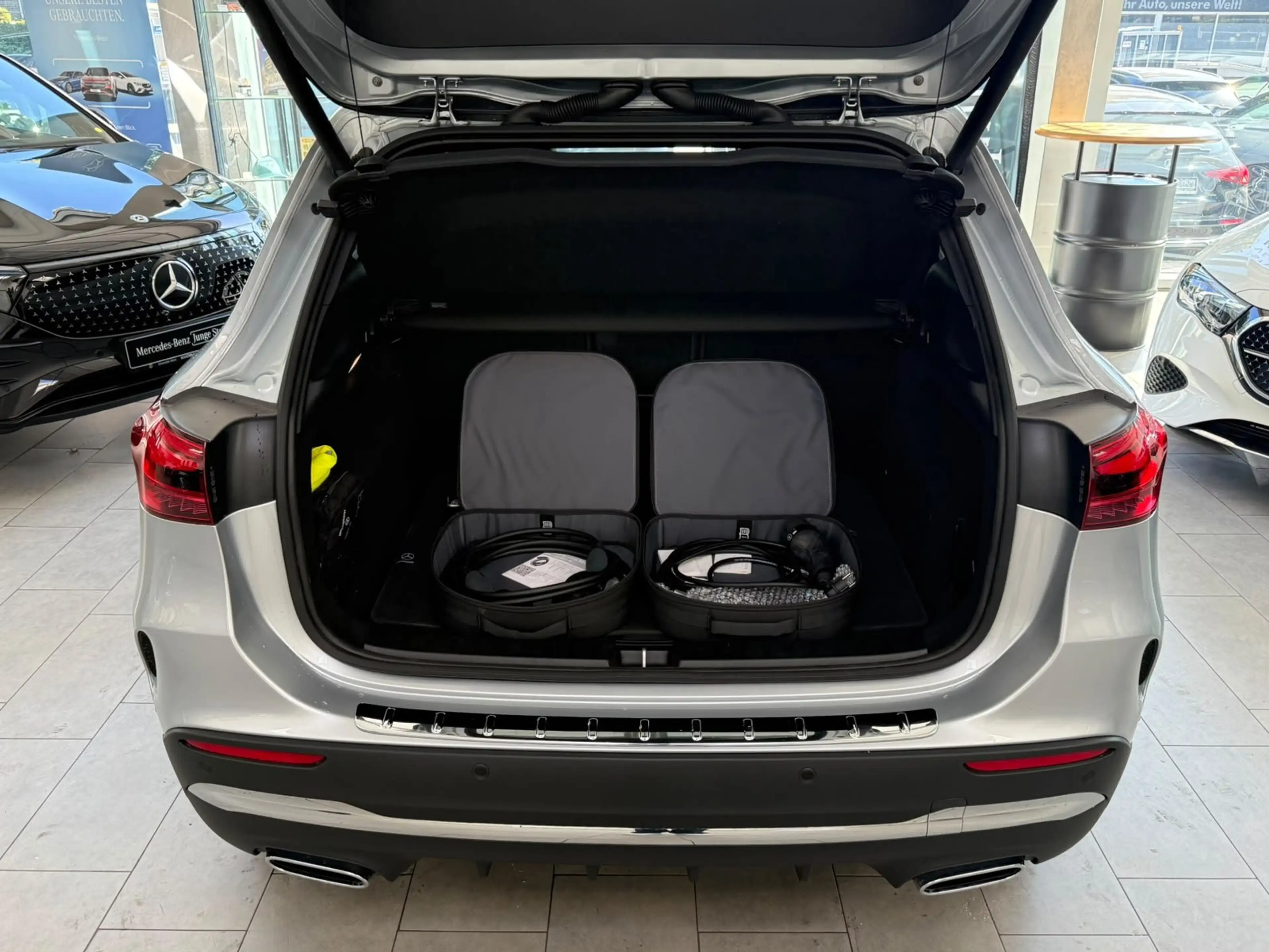 Mercedes-Benz GLA 250 e AMG+PANO+MBEAM+HUD+MEMORY+360°+KEYLESS — photo 6