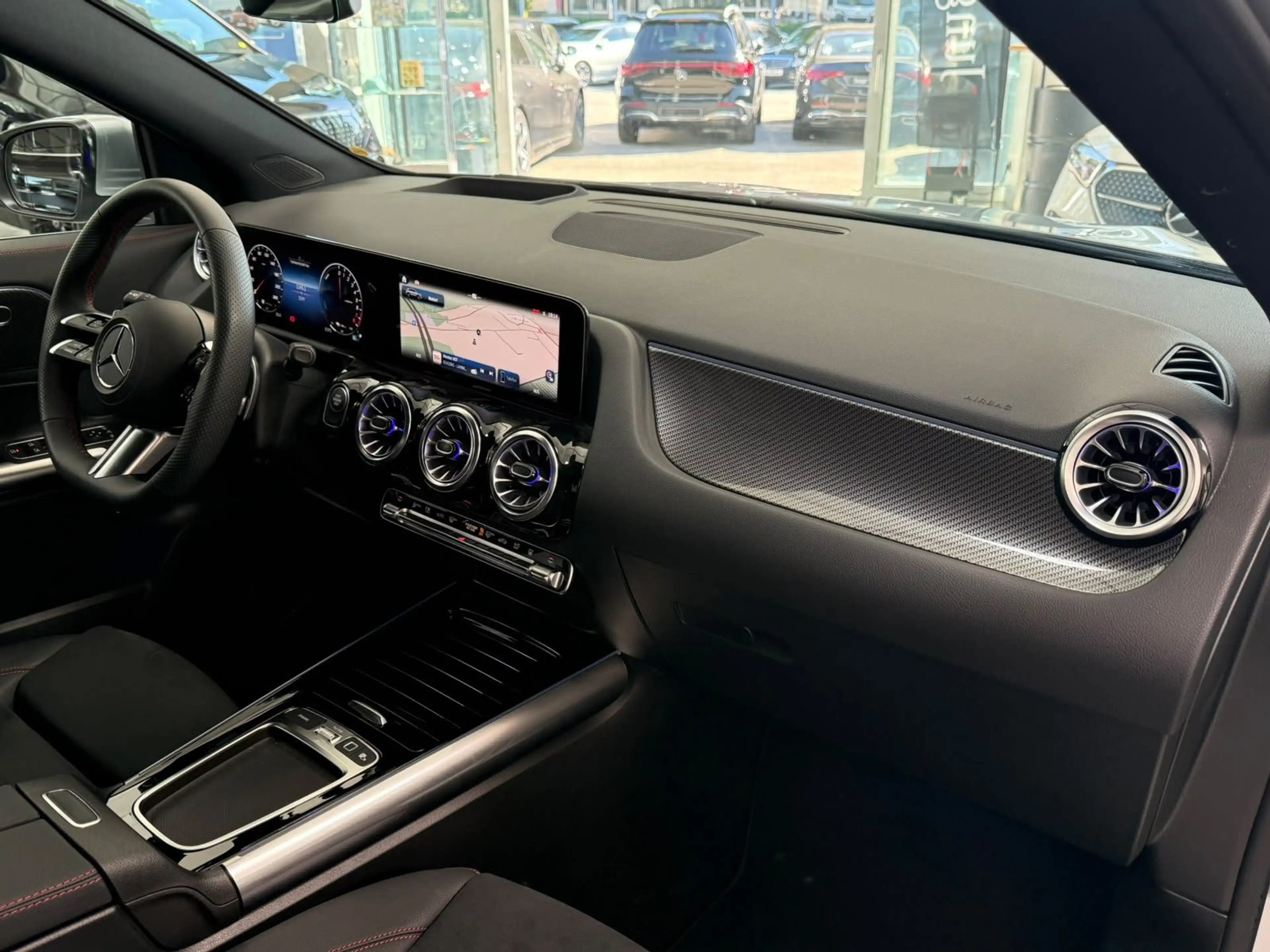 Mercedes-Benz GLA 250 e AMG+PANO+MBEAM+HUD+MEMORY+360°+KEYLESS — photo 12