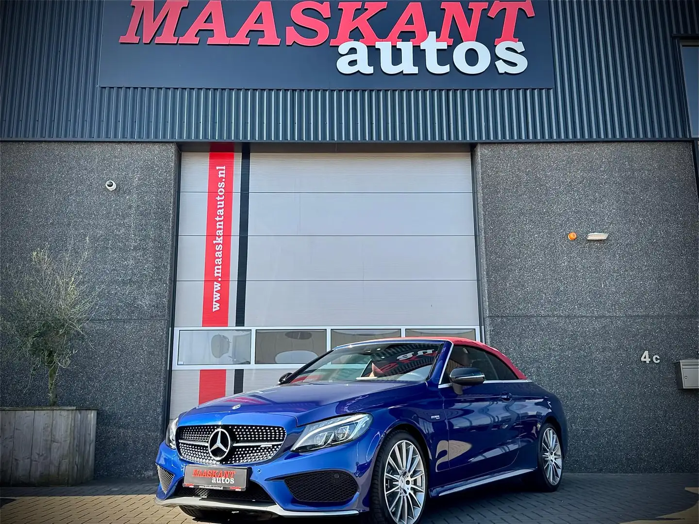 Mercedes-Benz C 43 AMG Cabriolet / 4-MATIC / Brilliant blue / Red softtop Blauw - 2