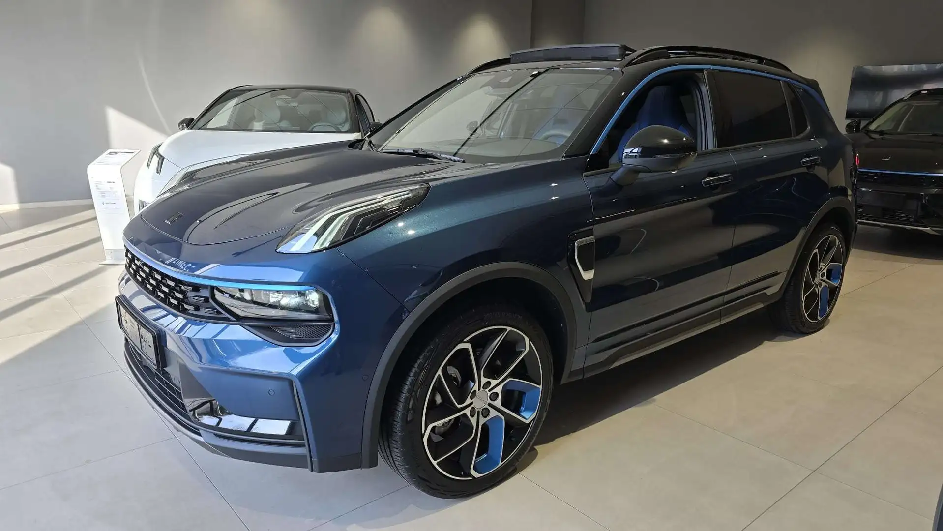 Lynk & Co 01 PHEV  laatstse beschikbaar dernière disponibles Синий - 2