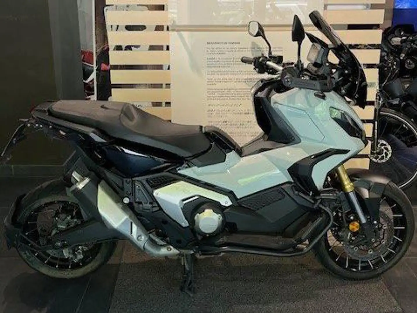 Honda X-ADV 750 Blu/Azzurro - 1
