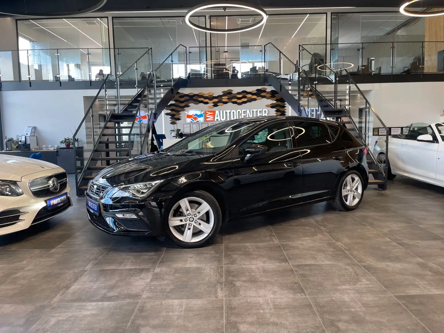 SEAT Leon FR *Business-Paket*PDC*Kamera* Schwarz - 1