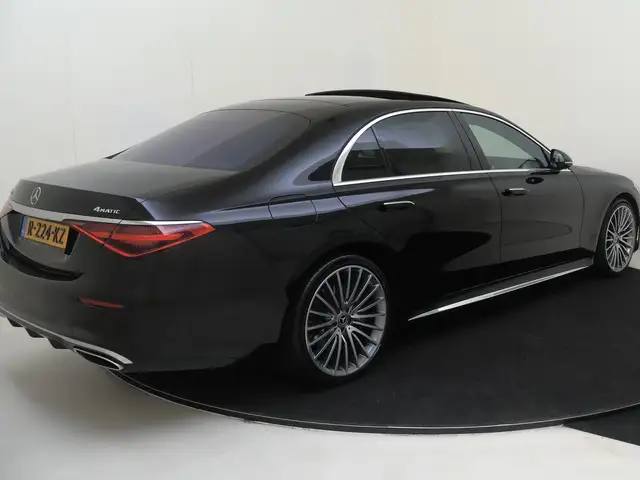 Mercedes-Benz S-Class view 4