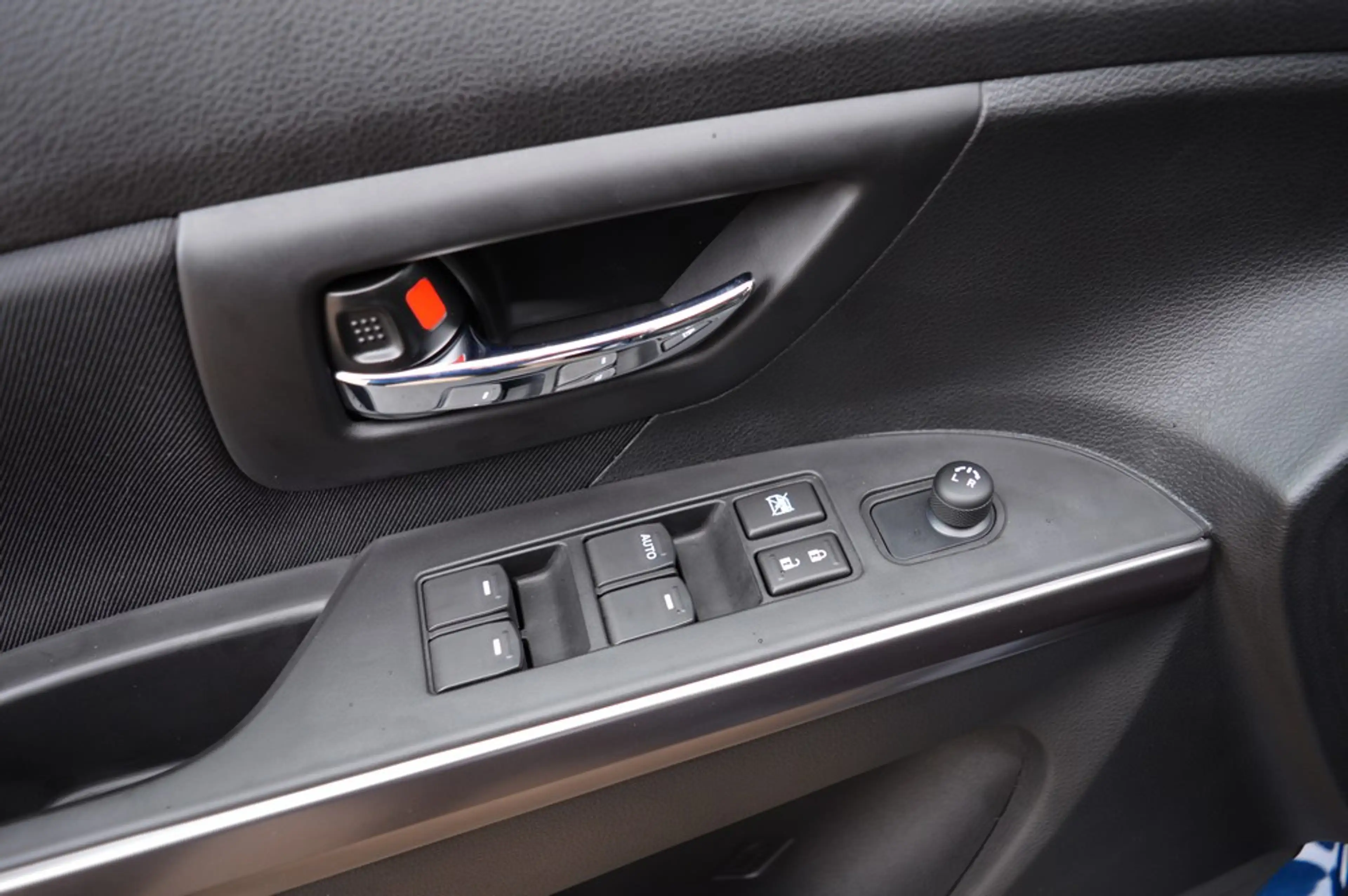 Suzuki S-Cross 1.4 Boosterjet Hybrid Edition *Navi+LED* — photo 14