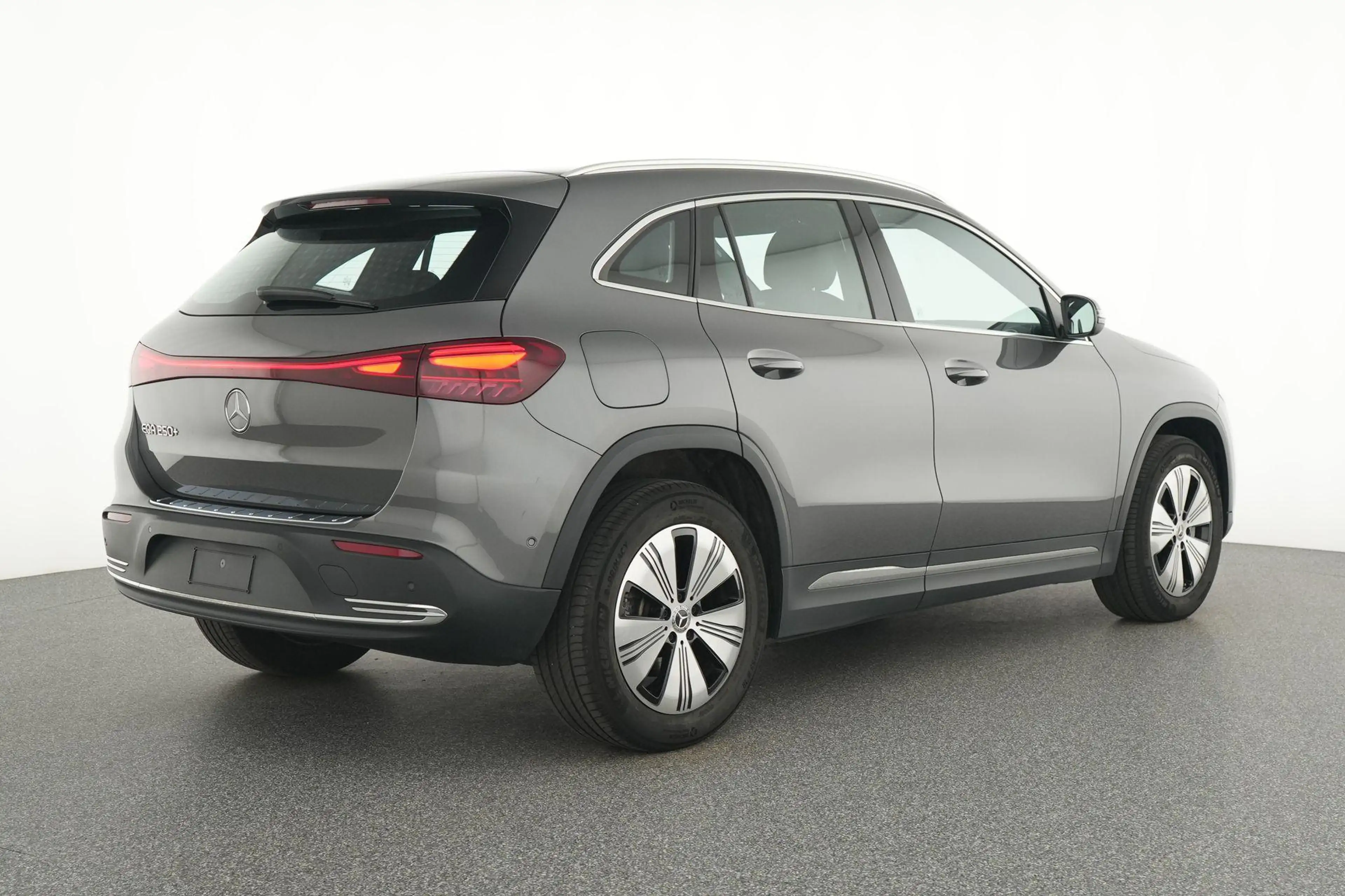 Mercedes-Benz EQA 250 250+ Essential Line 71 kWh — photo 4