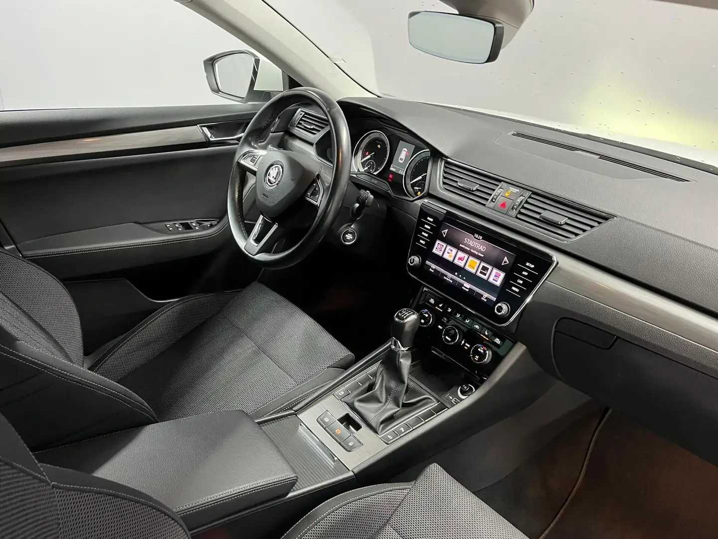 Skoda Superb 2.0 TDI Style ***AHK-schwenkbar | LED*** Blanc - 2