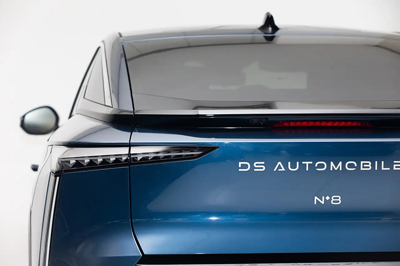 DS Automobiles N°8 2025