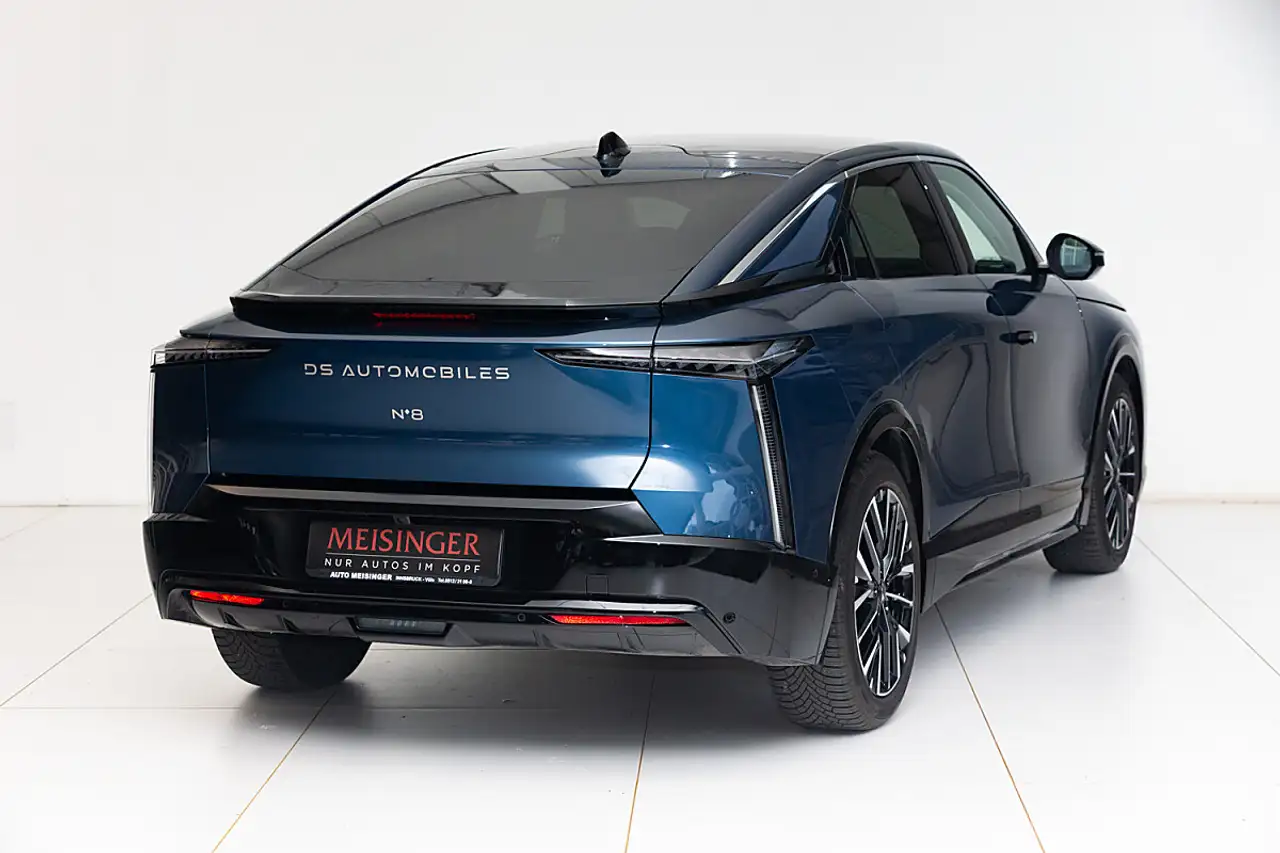 DS Automobiles N°8 2025