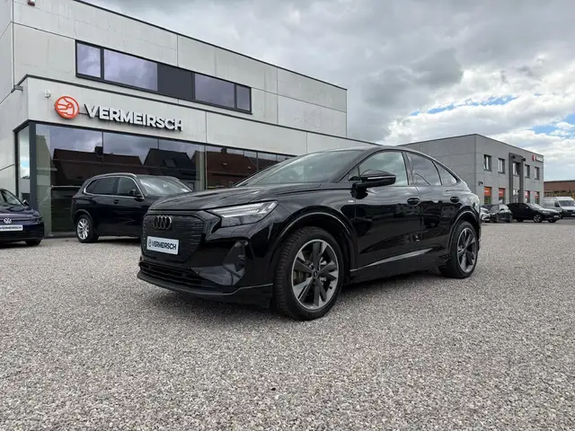 Audi Q4 e-tron *SPORTBACK*Q4 e-Tron 82 kWh 45 Quattro Corporate S*S-LINE*TREKHAAK*MATRIX-LED*SPORTZETELS*SHADOW-LINE*