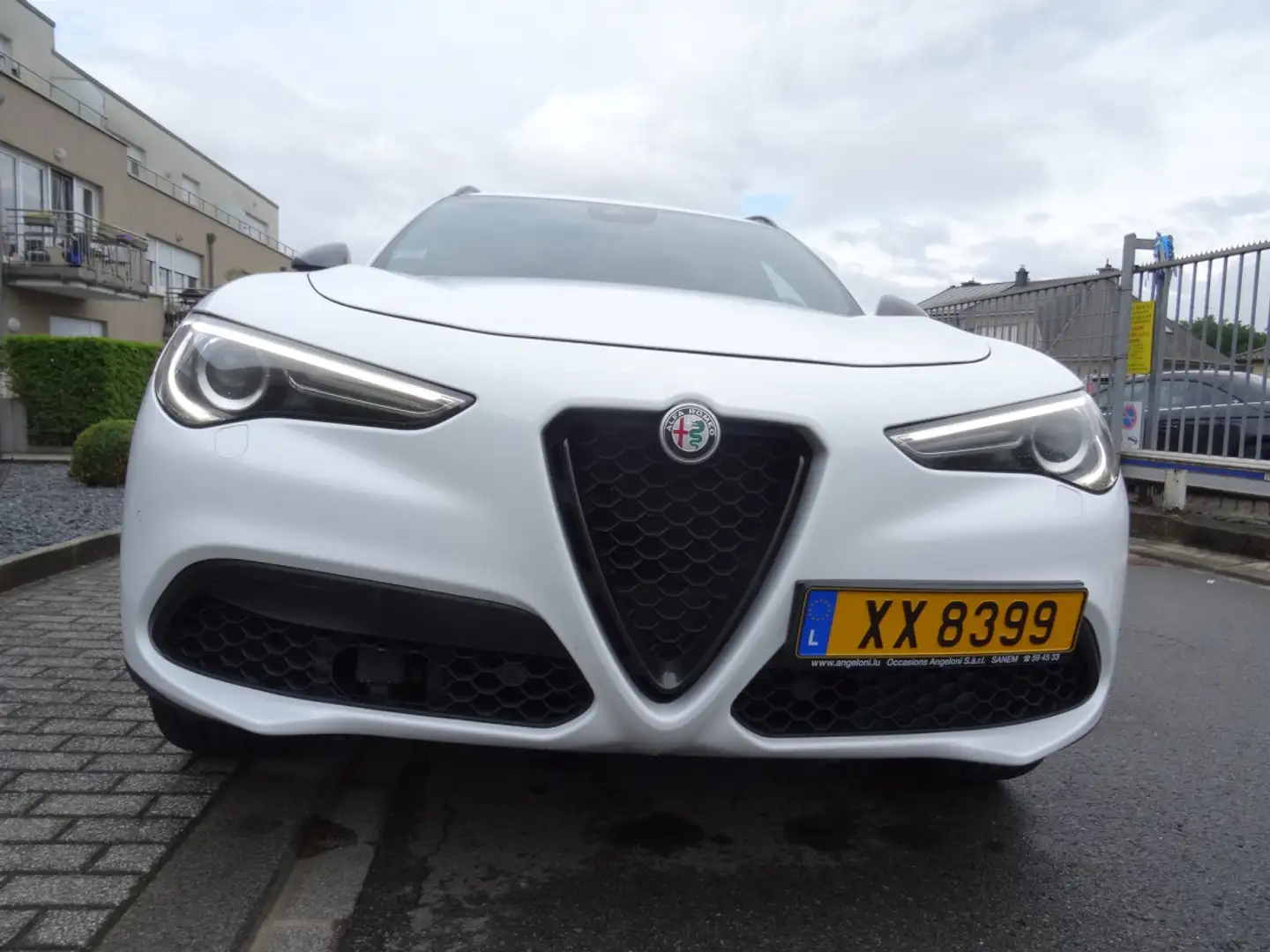 Alfa Romeo Stelvio Q4 2.0 Turbo 16V Lusso Blanc - 2