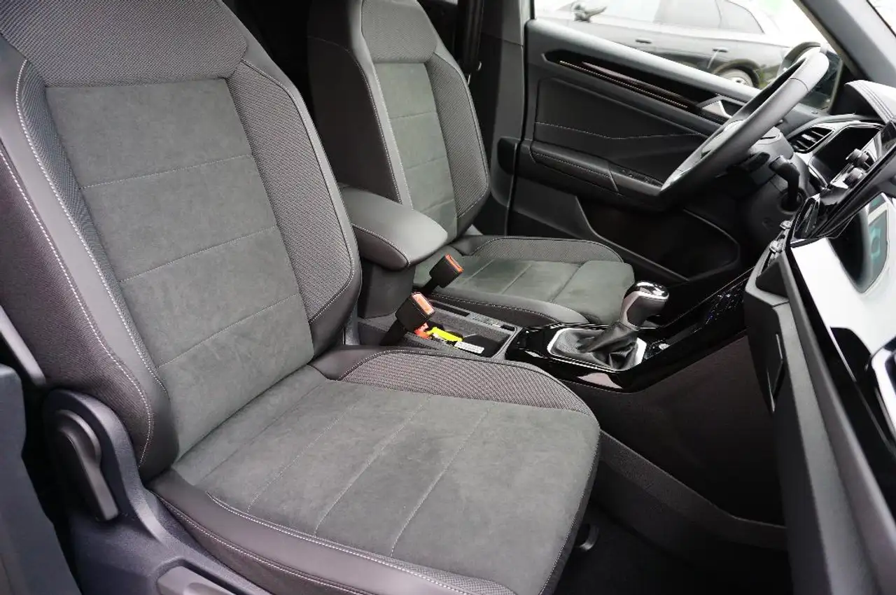 Volkswagen T-Roc R-Line "Black Style"1.5 l TSI 7-Gang-DSG Navi,RFK 16