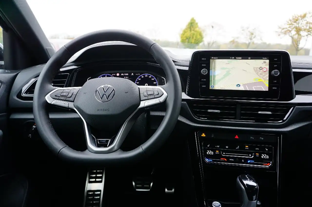Volkswagen T-Roc R-Line "Black Style"1.5 l TSI 7-Gang-DSG Navi,RFK 18