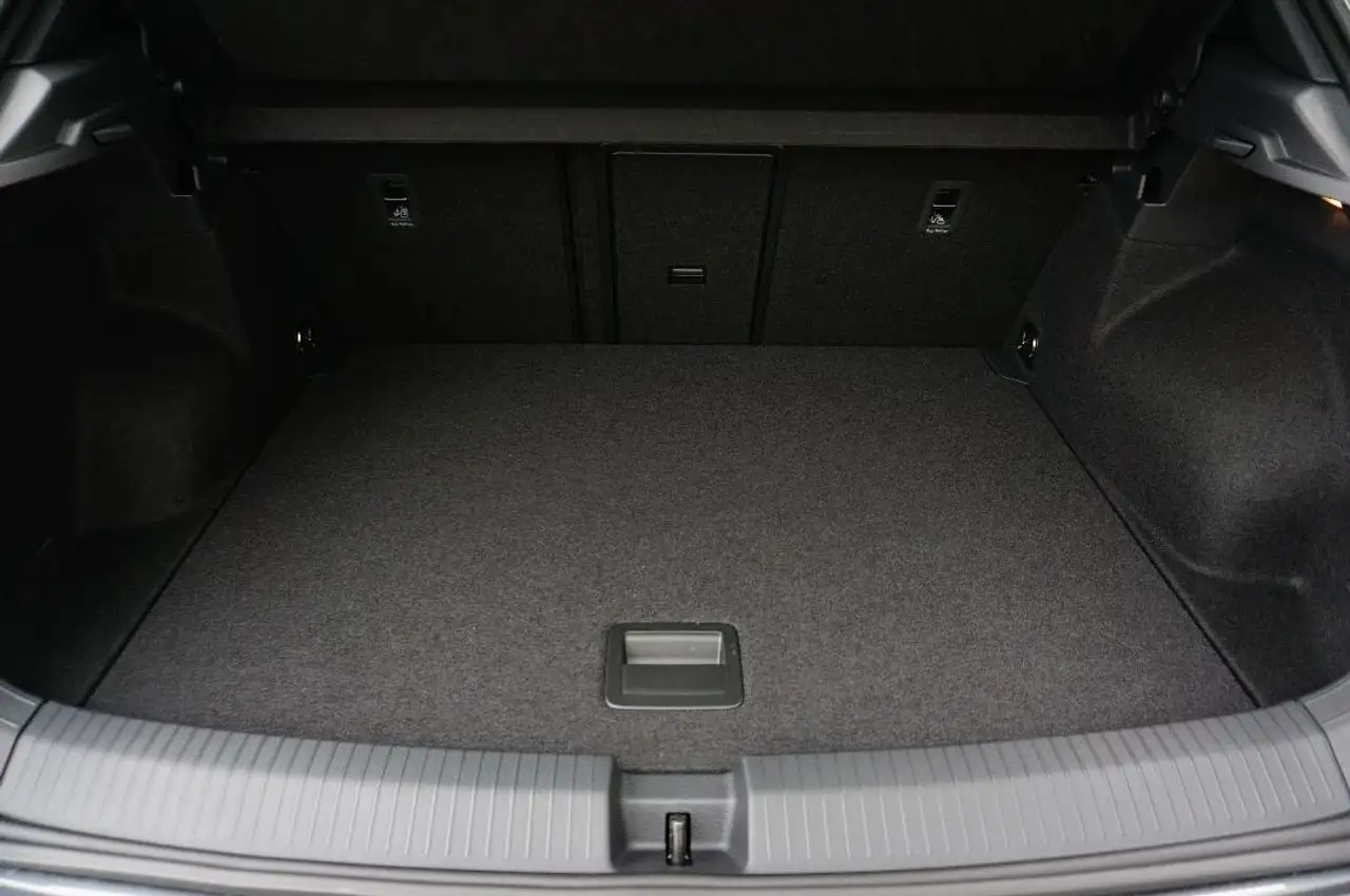 Volkswagen T-Roc R-Line "Black Style"1.5 l TSI 7-Gang-DSG Navi,RFK 10