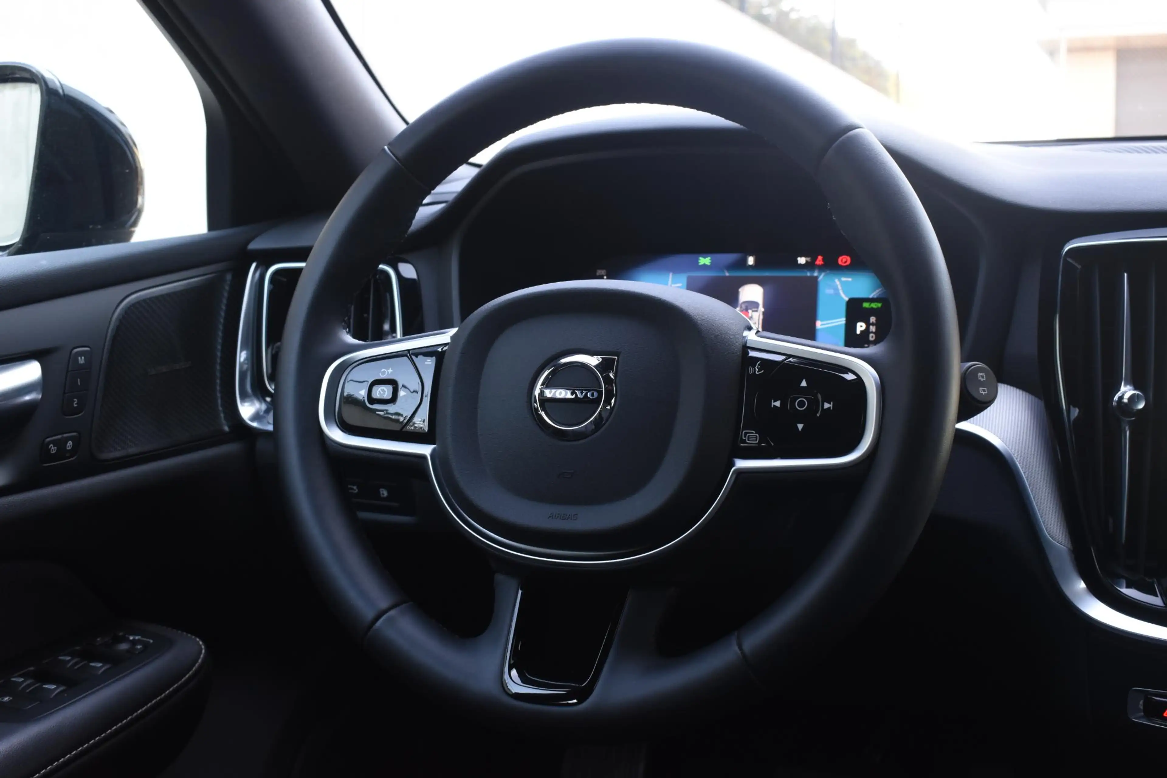 Volvo V60 T6 350PK Plug-in hybrid AWD Plus Dark / Adaptive C — photo 14