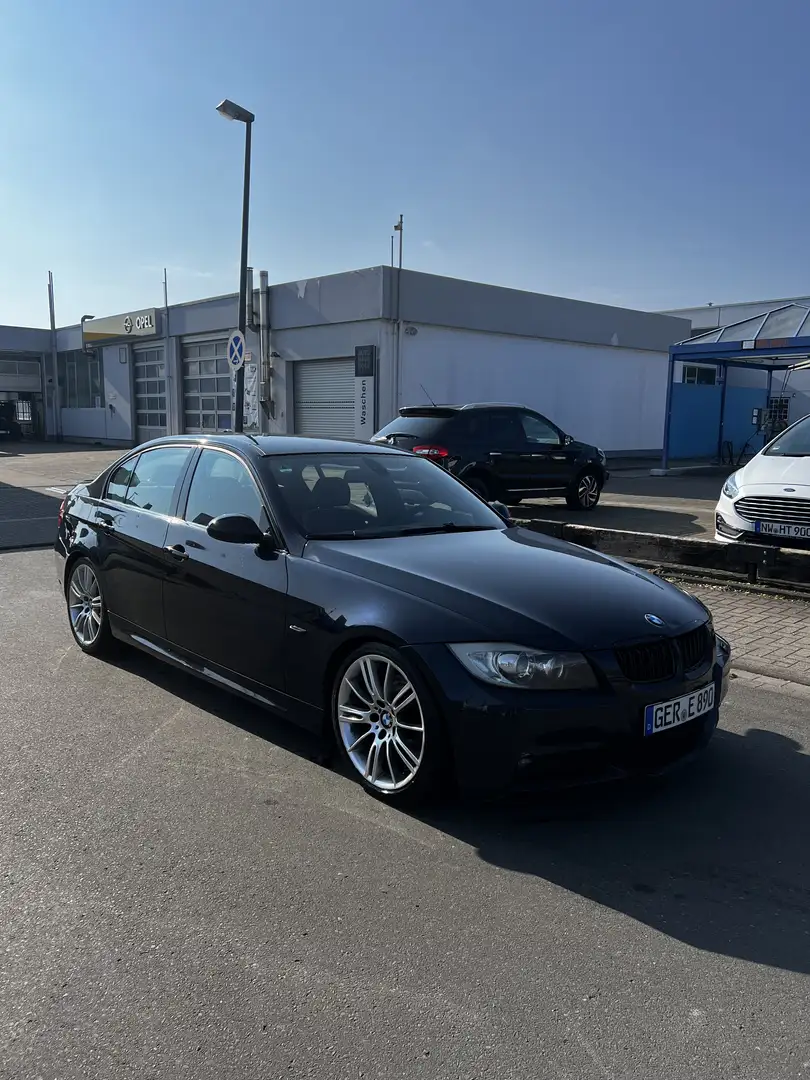 BMW 320 BMW E90 320d M-Paket Black - 1