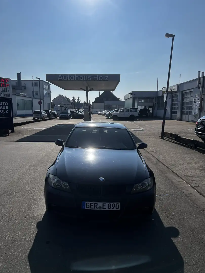 BMW 320 BMW E90 320d M-Paket Black - 2
