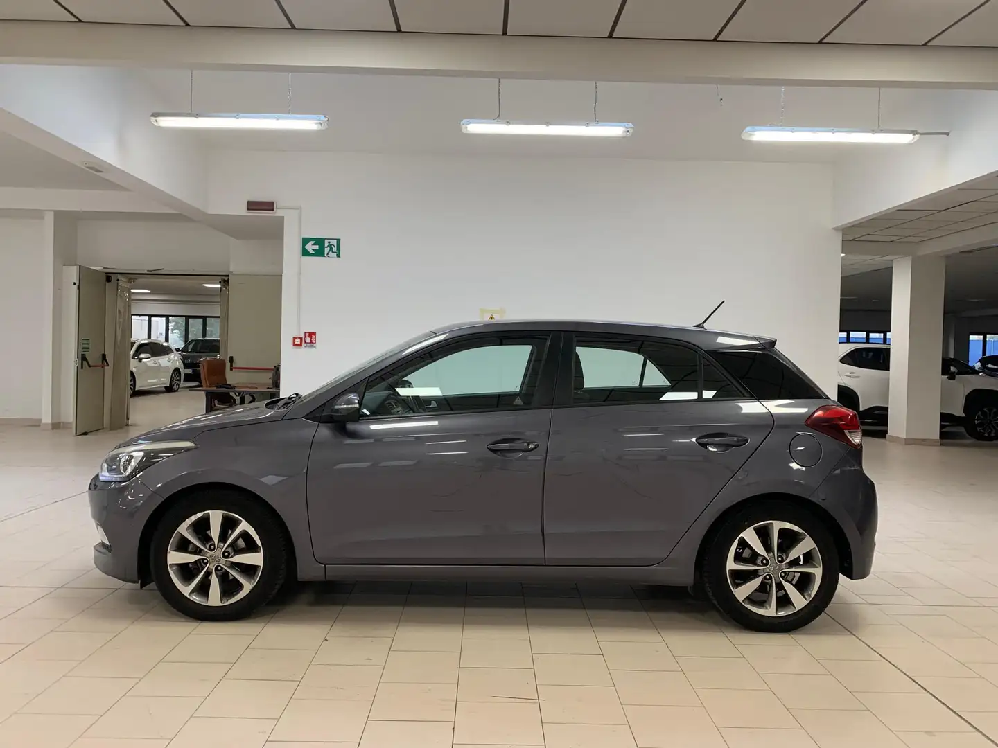 Hyundai i20 i20 5p 1.2 Comfort econext 84cv Gris - 2