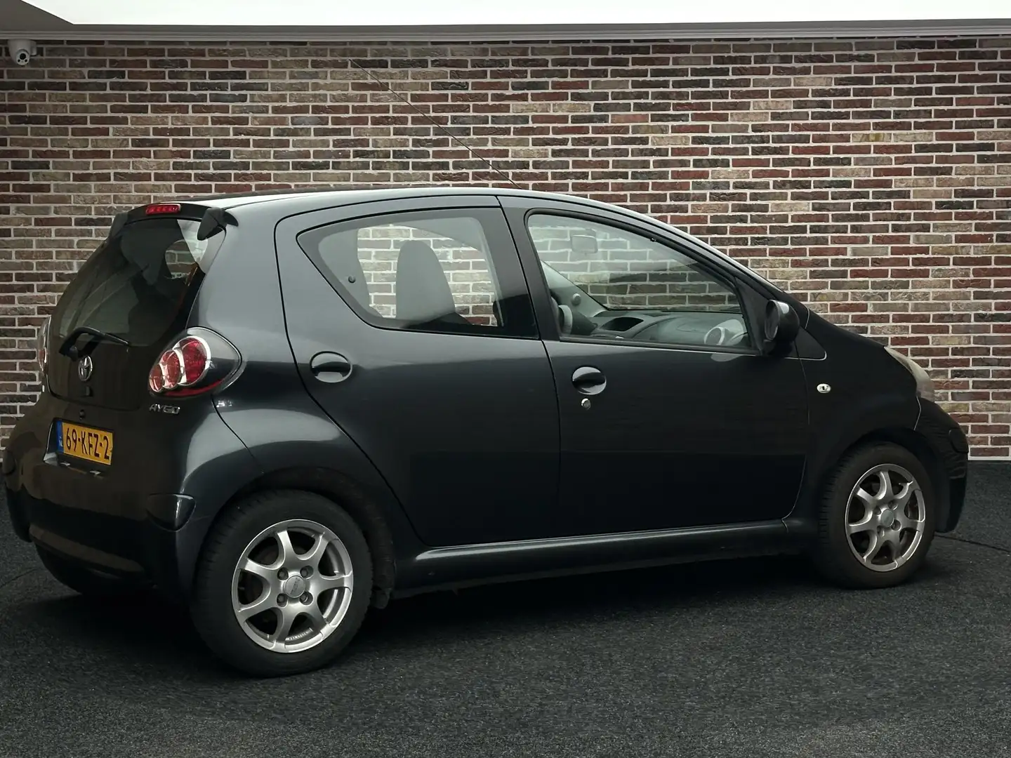 Toyota Aygo 1.0-12V Comfort Airco Automaat Velgen 5 Deur Grau - 2
