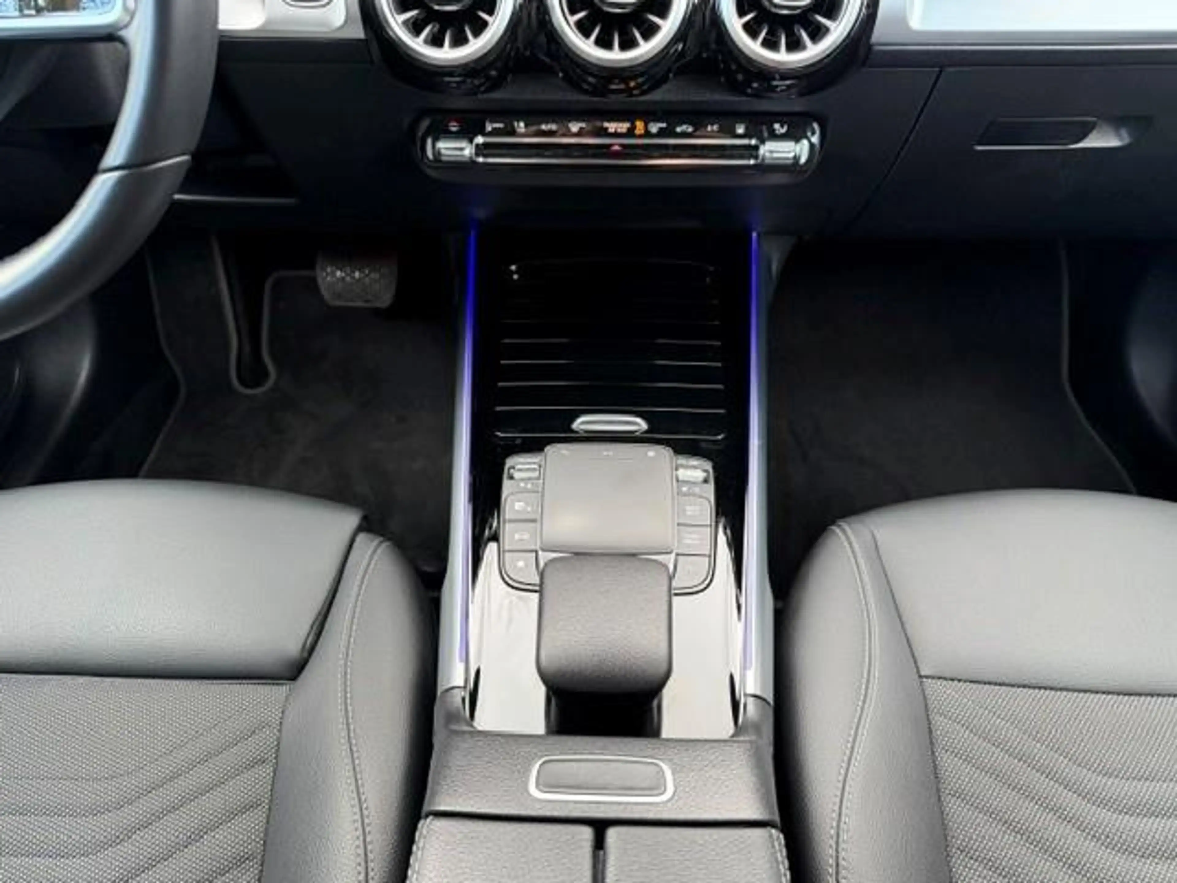 Mercedes-Benz EQB 250 Luxury Line 67kWh SOH 96% Acarplay/Leer/360Camera/ — photo 14