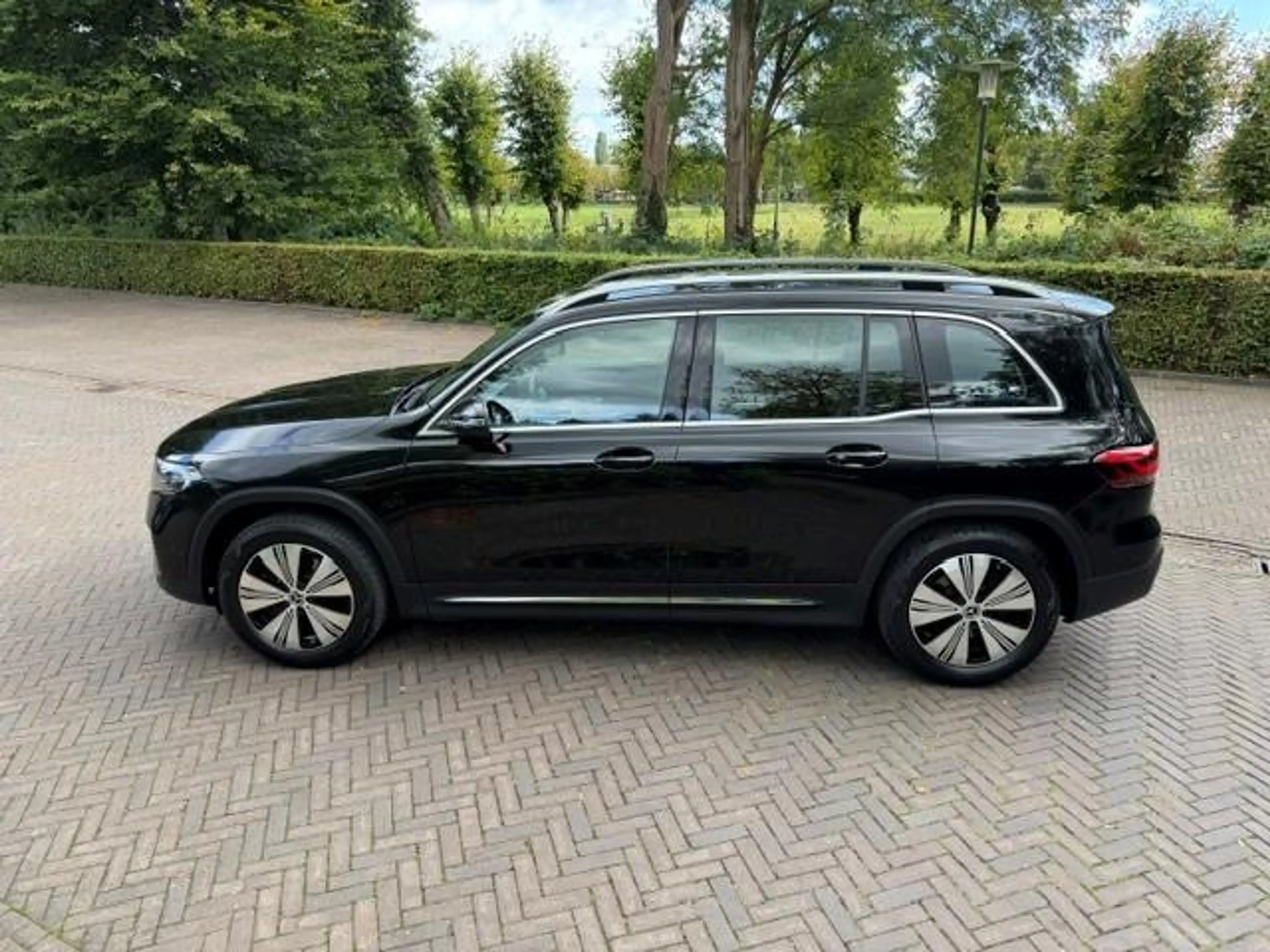 Mercedes-Benz EQB 250 Luxury Line 67kWh SOH 96% Acarplay/Leer/360Camera/ — photo 3