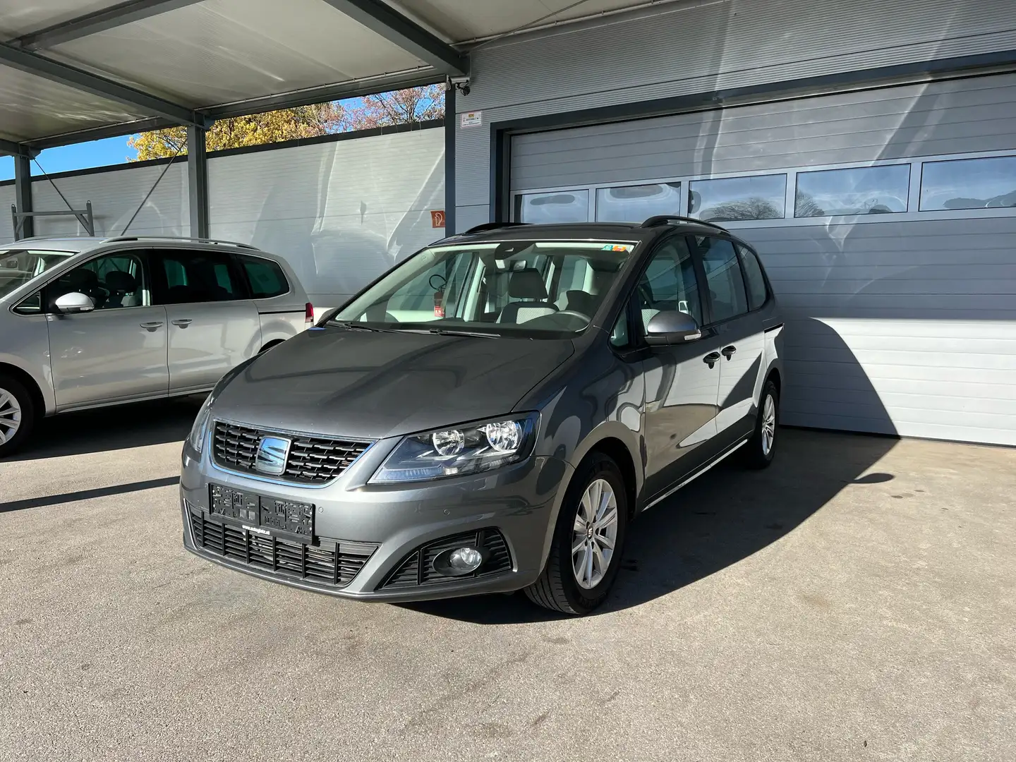 SEAT Alhambra Business 2,0 TDI LANE ASSIST/PARKTR./FRONTASSIST Grau - 2