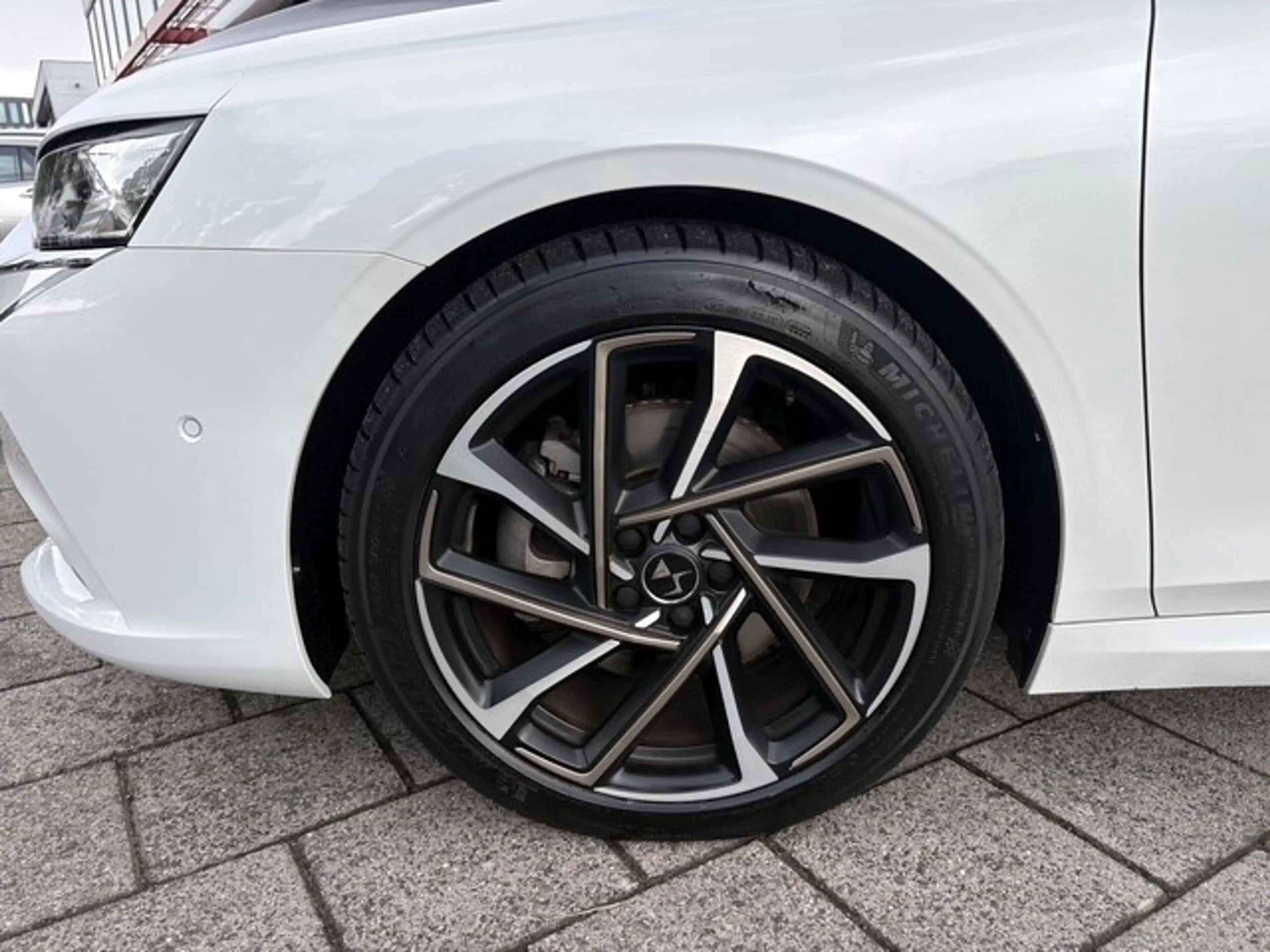 DS Automobiles DS 9 E-Tense RIVOLI+ 250 pk | Navi | Leer | Pano | 17.3 — photo 9