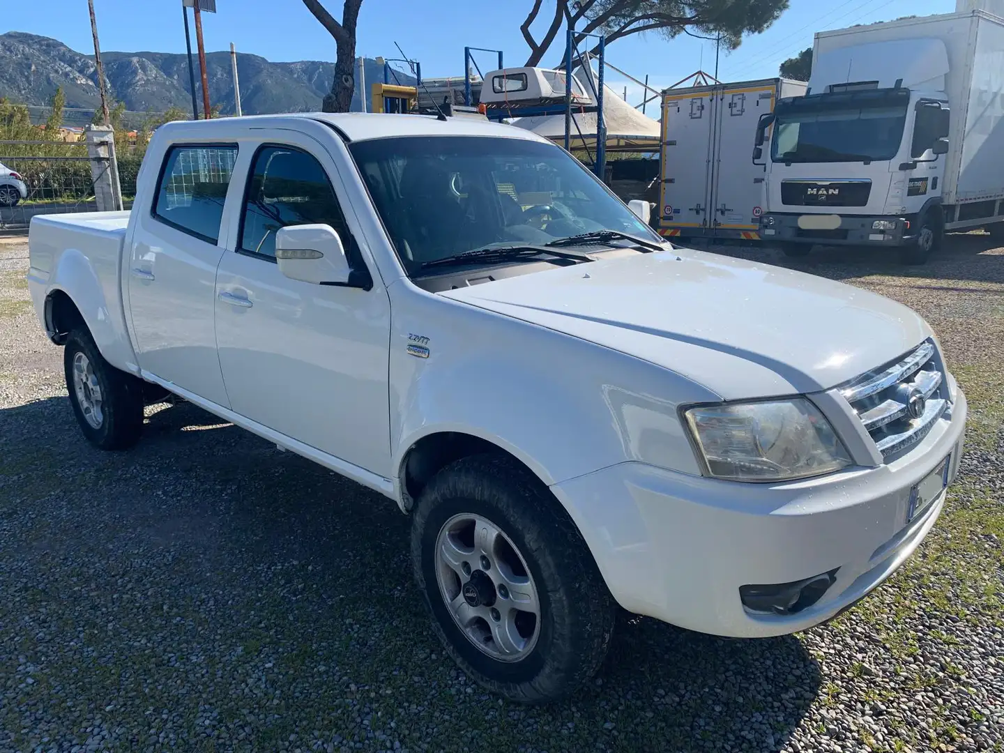 Tata Xenon Xenon 2.2 td 16v Dicor 4x4 pl Weiß - 2