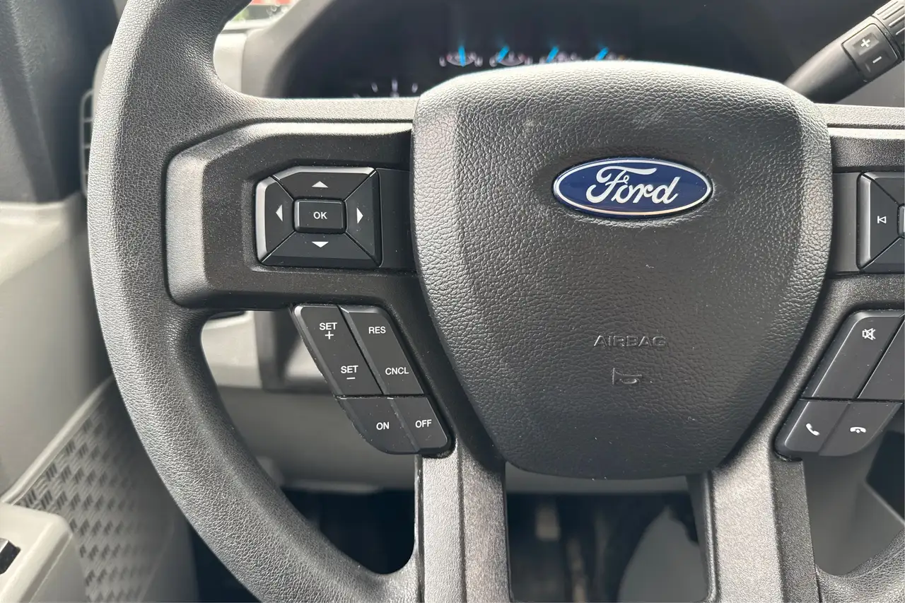 Ford E-Series Cutaway снимка Ford E-Series Cutaway