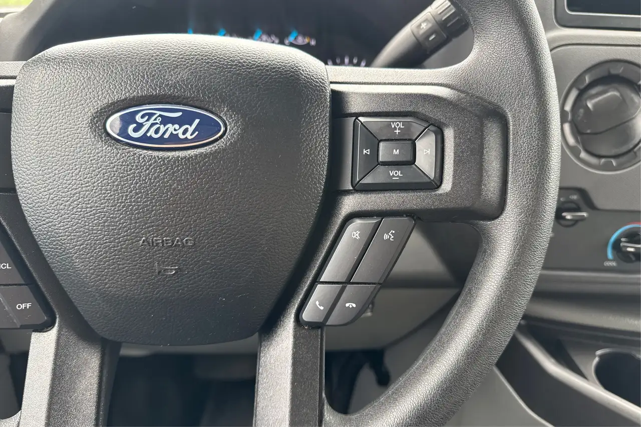 Ford E-Series Cutaway снимка Ford E-Series Cutaway