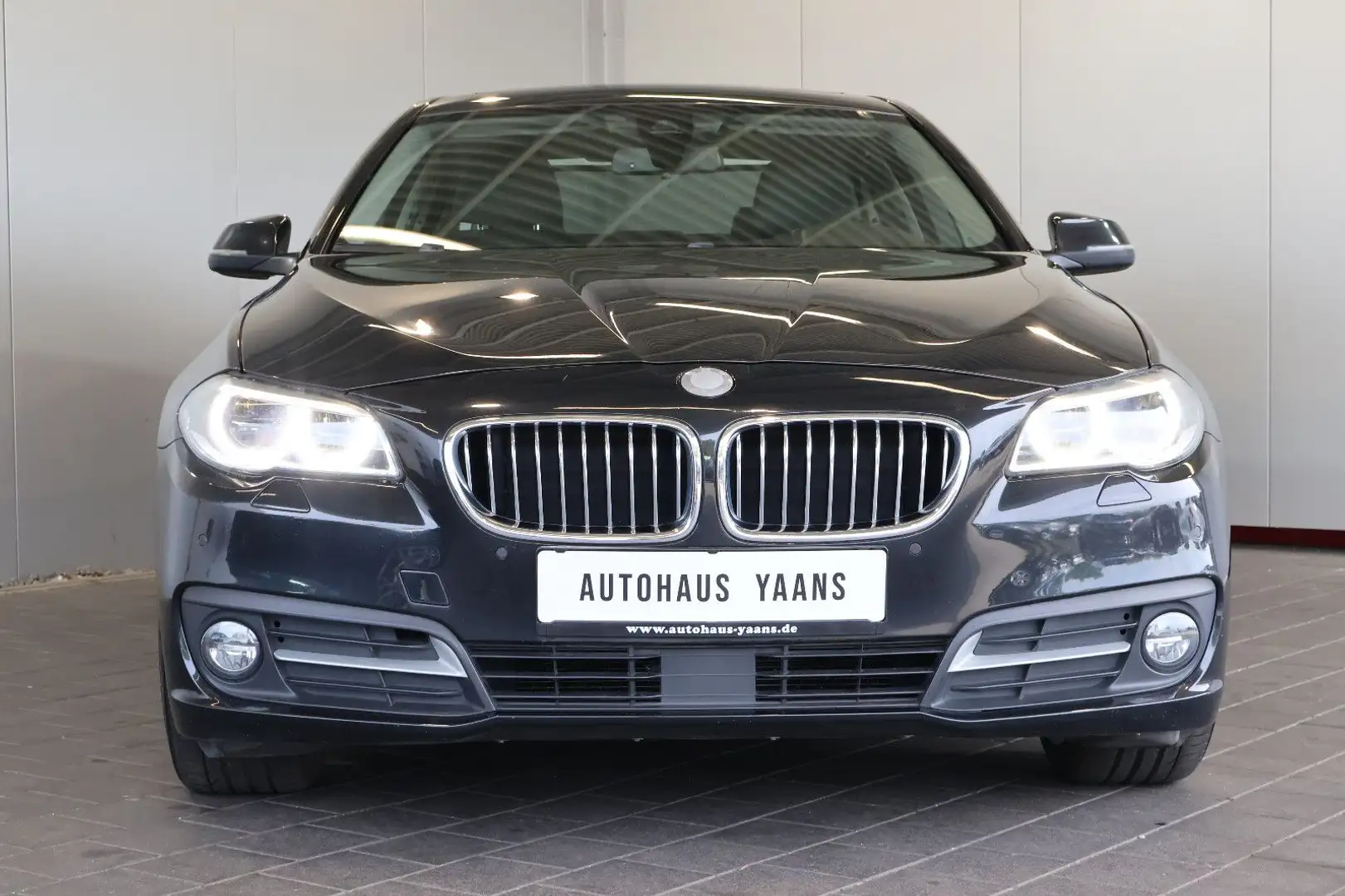 BMW 530 d H/K+SOFT+HUD+SITZKLIMA+GSD+LED+KEY+19"+AHK Noir - 2