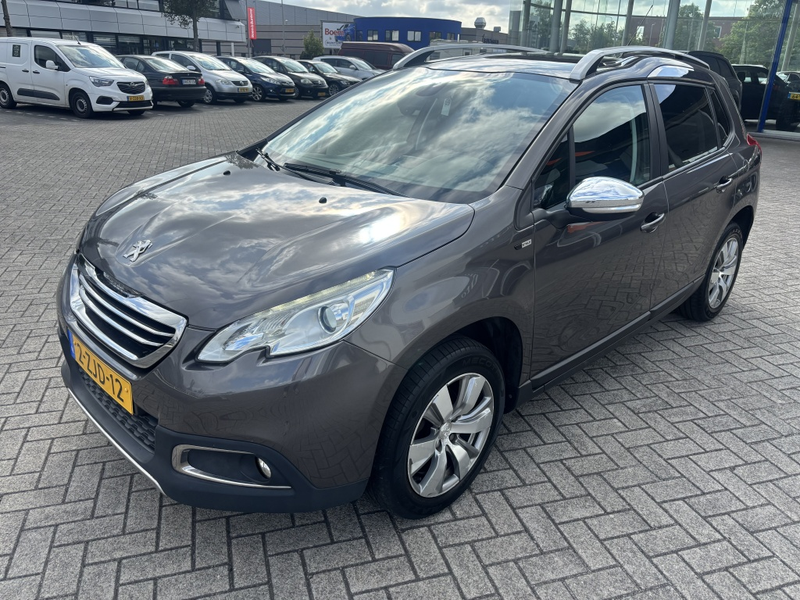 Peugeot 2008 1.2 PureTech Style Navi Climate Panorama — photo 7