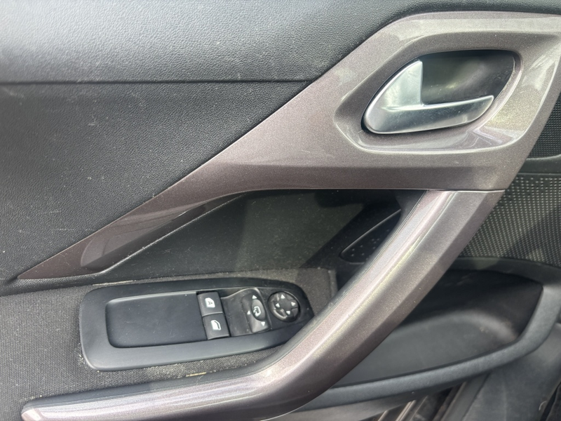 Peugeot 2008 1.2 PureTech Style Navi Climate Panorama — photo 15