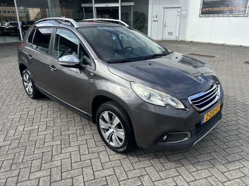 Peugeot 2008 1.2 PureTech Style Navi Climate Panorama — photo 5