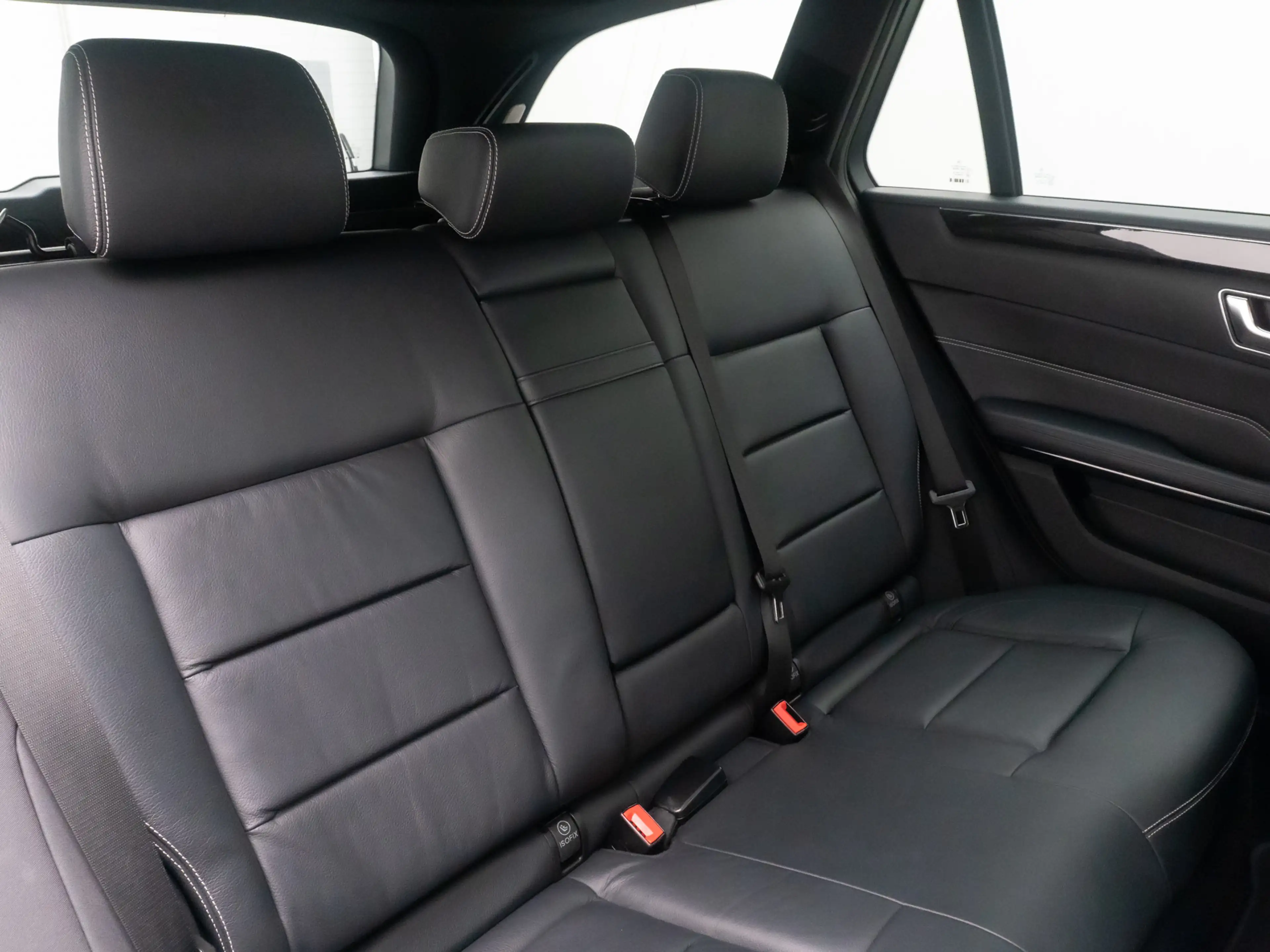 Mercedes-Benz E 350 BlueTEC PDC Navi Tempomat LED Leder 18Zoll — photo 28