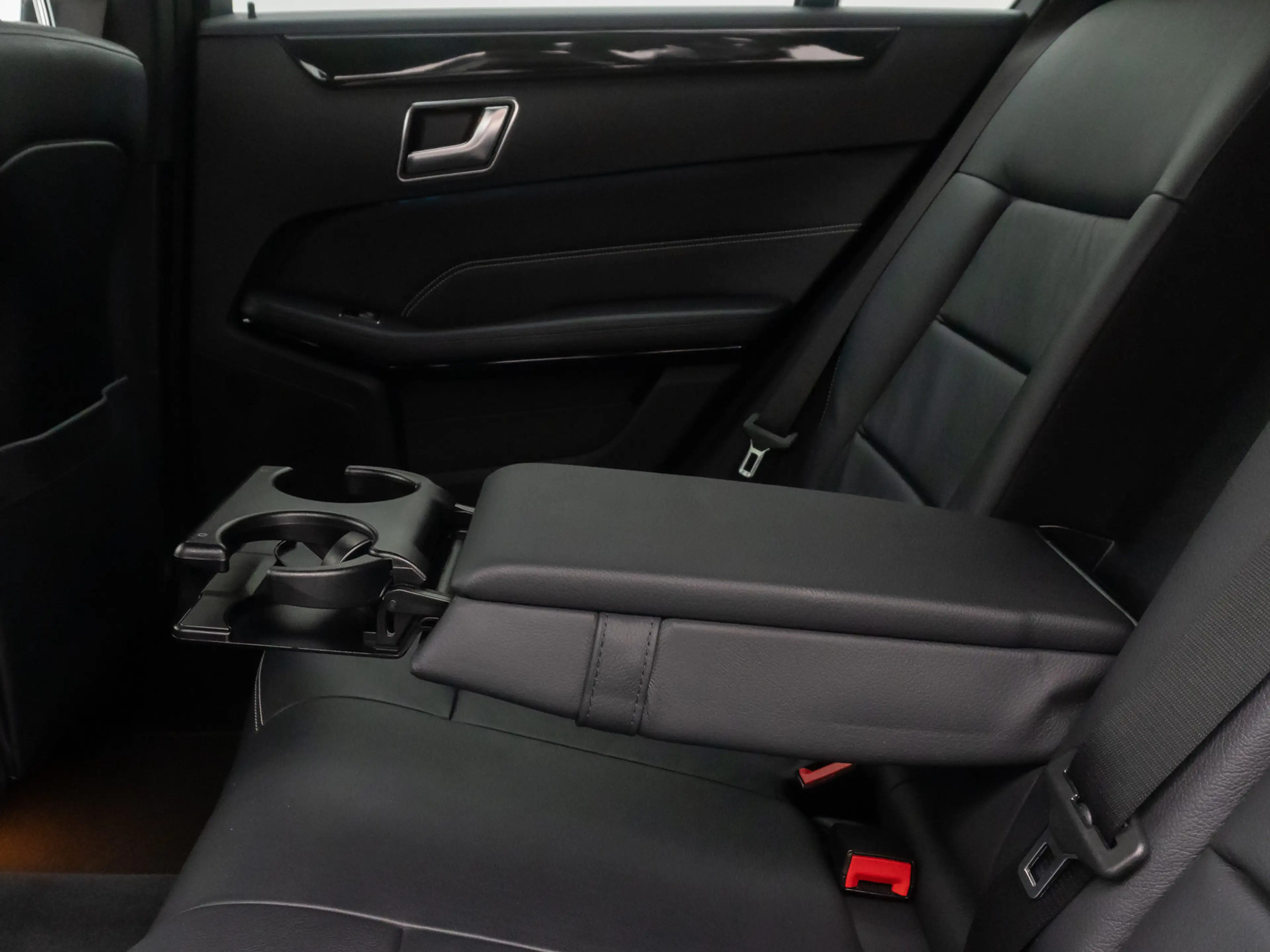 Mercedes-Benz E 350 BlueTEC PDC Navi Tempomat LED Leder 18Zoll — photo 27