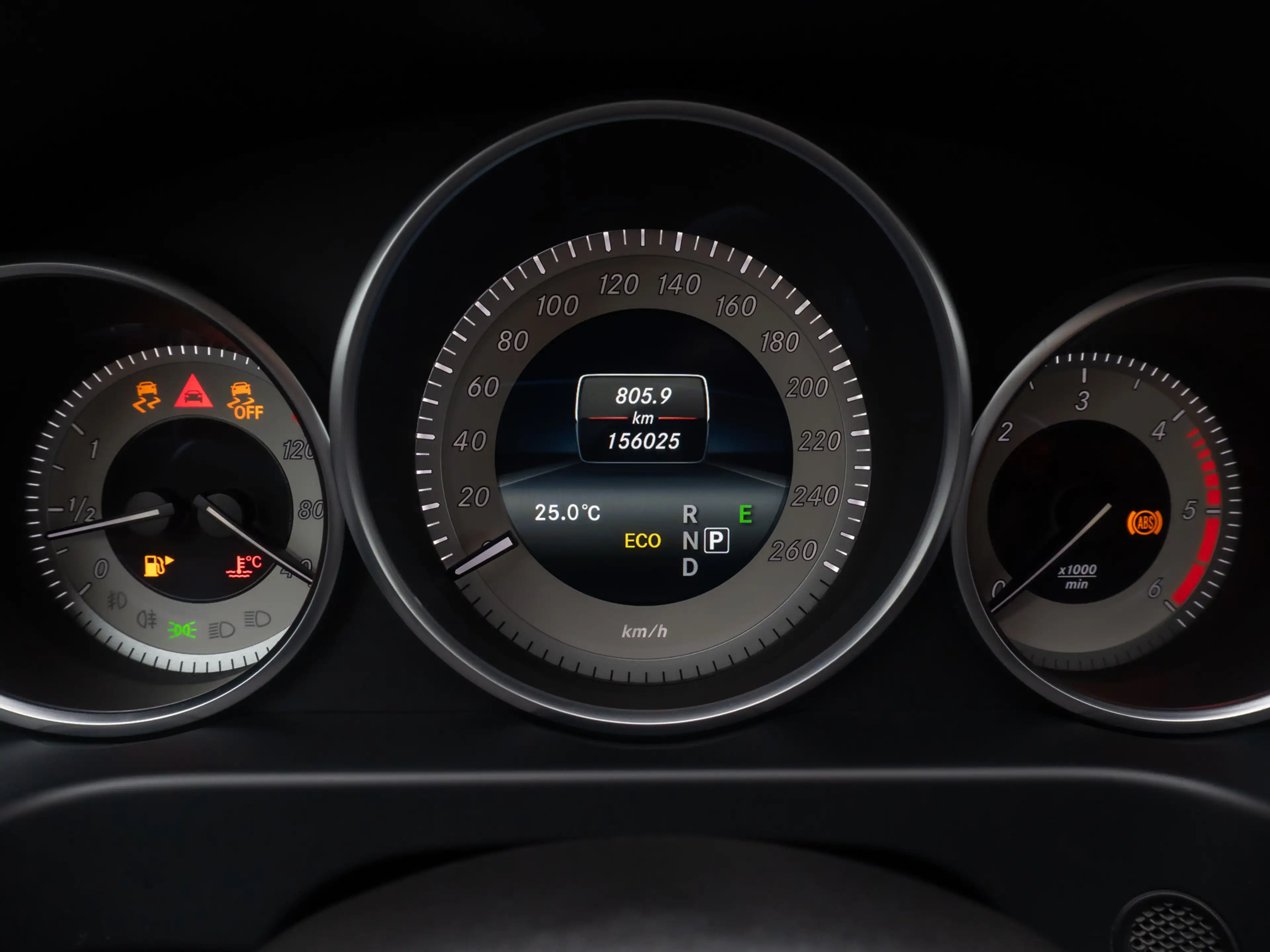 Mercedes-Benz E 350 BlueTEC PDC Navi Tempomat LED Leder 18Zoll — photo 39