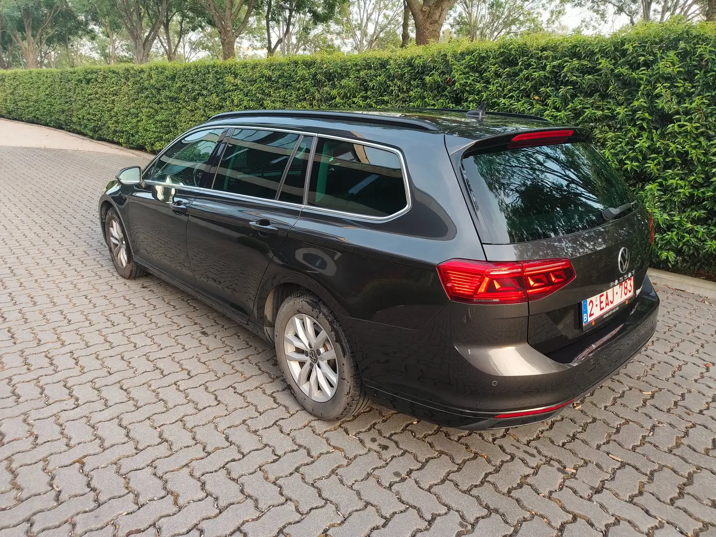 Volkswagen Passat Variant 2.0 TDI SCR DSG Edition Business Grijs - 2
