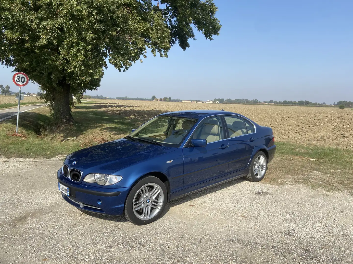 BMW 330 330xi - 1