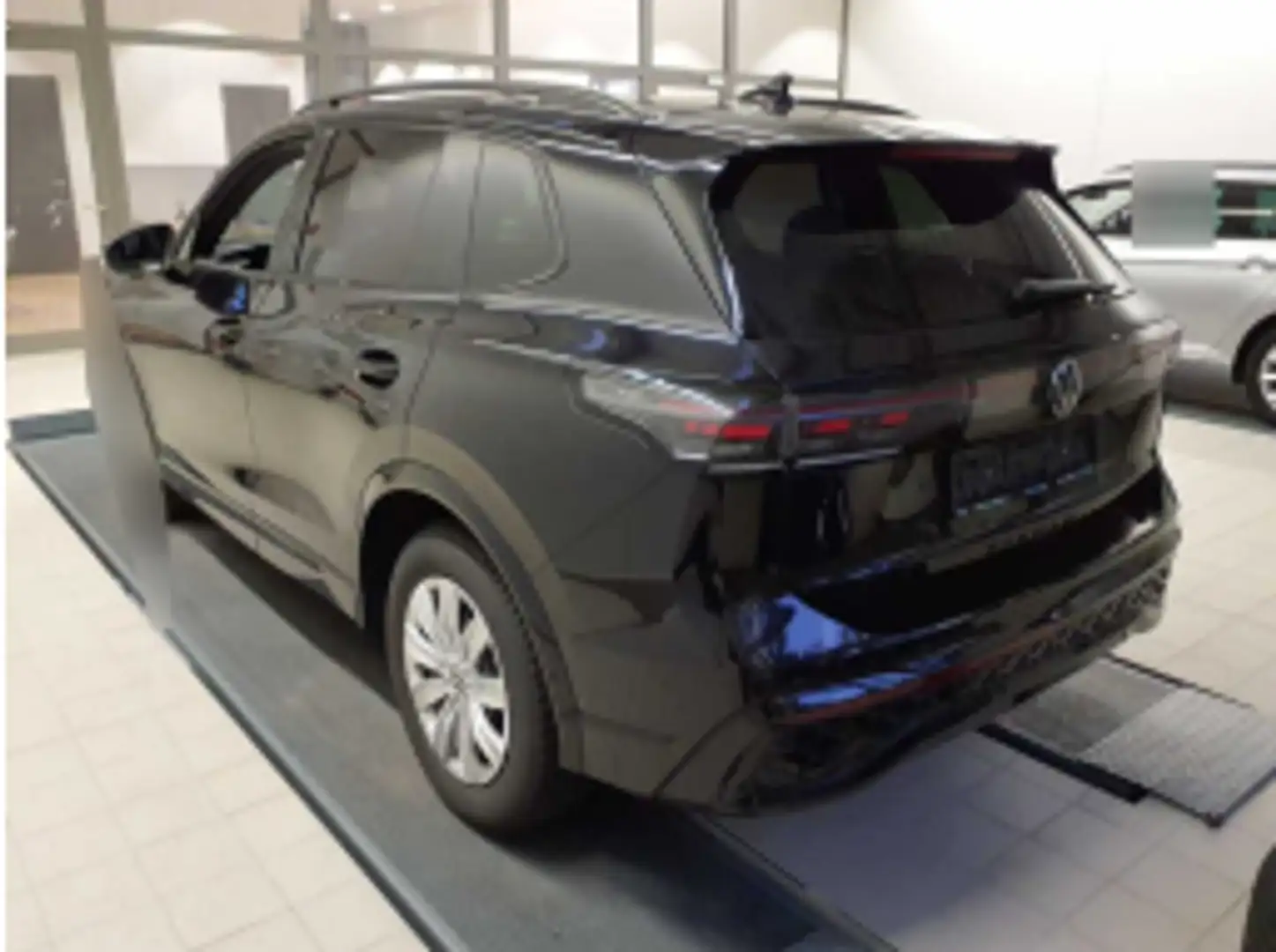 Volkswagen Tiguan R-Line 2,0 l TDI SCR 110 kW (150 PS) Schwarz - 2