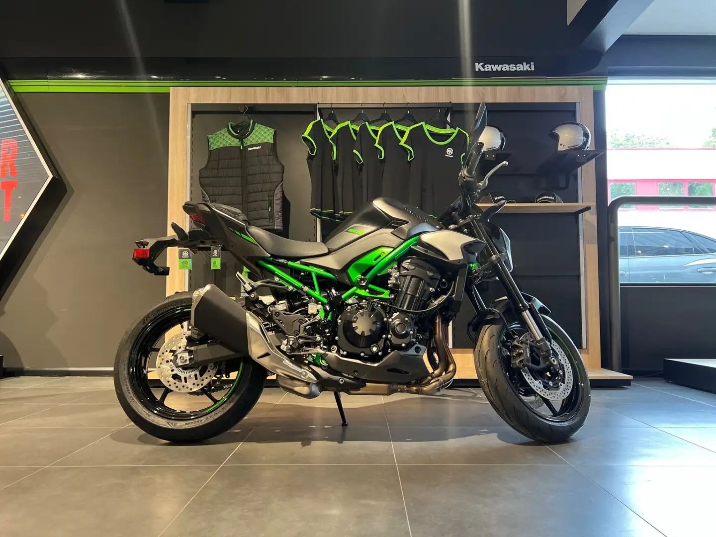 Kawasaki Z 900 Negro - 1