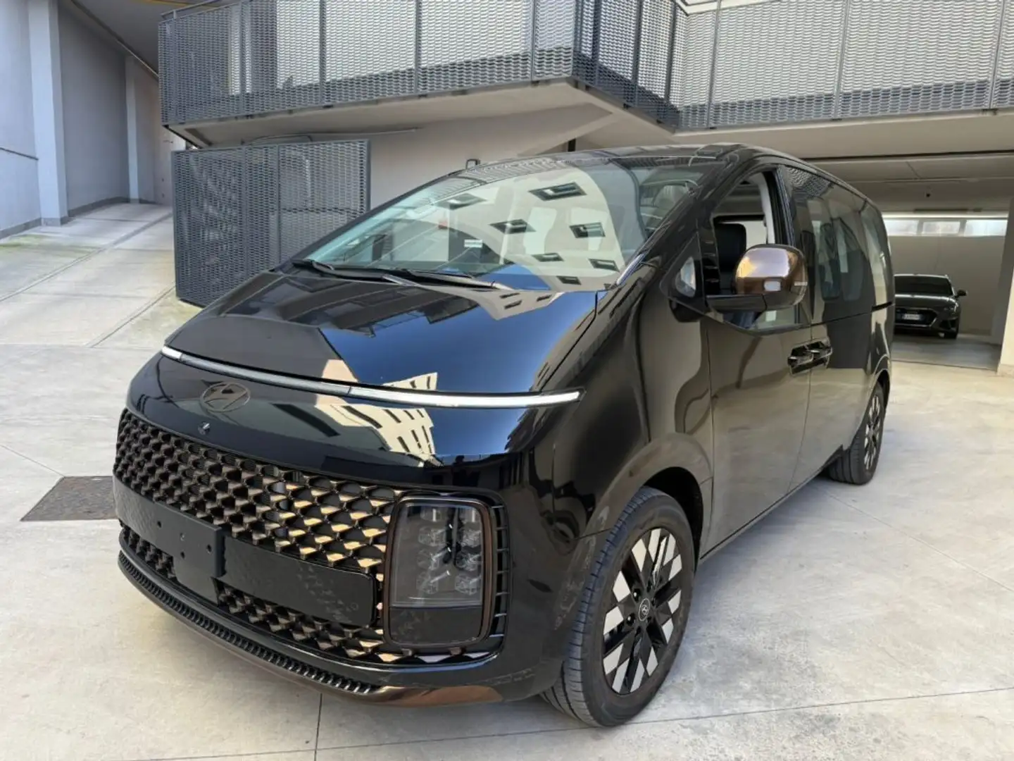 Hyundai STARIA 1.6 HEV 225CV AT 2WD 7 posti Luxury - 1