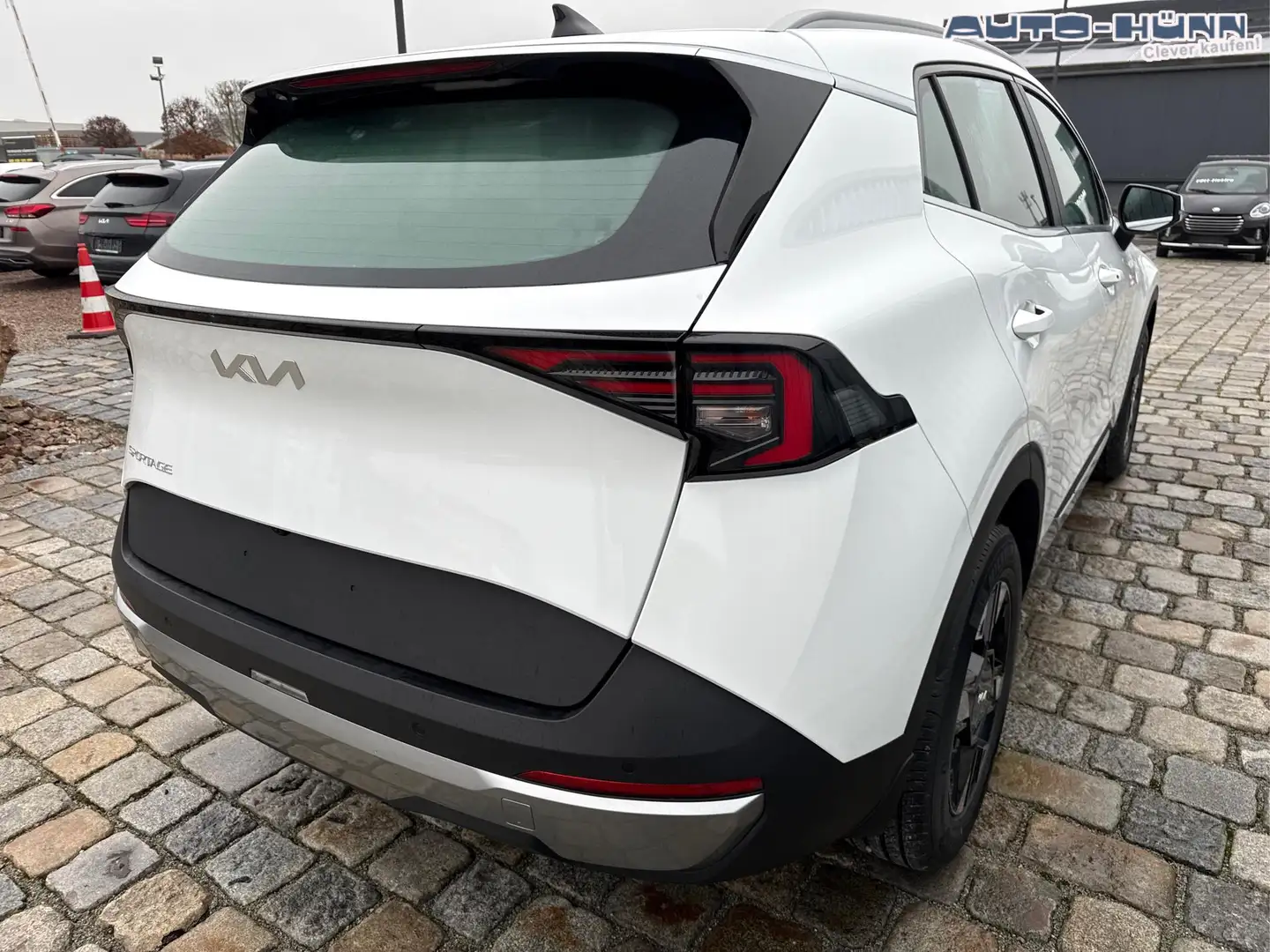 Kia Sportage Urban 1.6 T-GDI 150 PS 6 Gang-NEUES MODELL-Nav... Weiß - 2