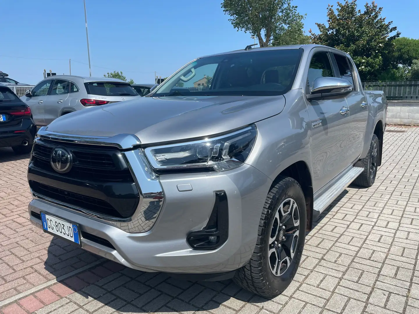 Toyota Hilux 2.4 d-4d double cab Executive 4wd auto Argento - 1