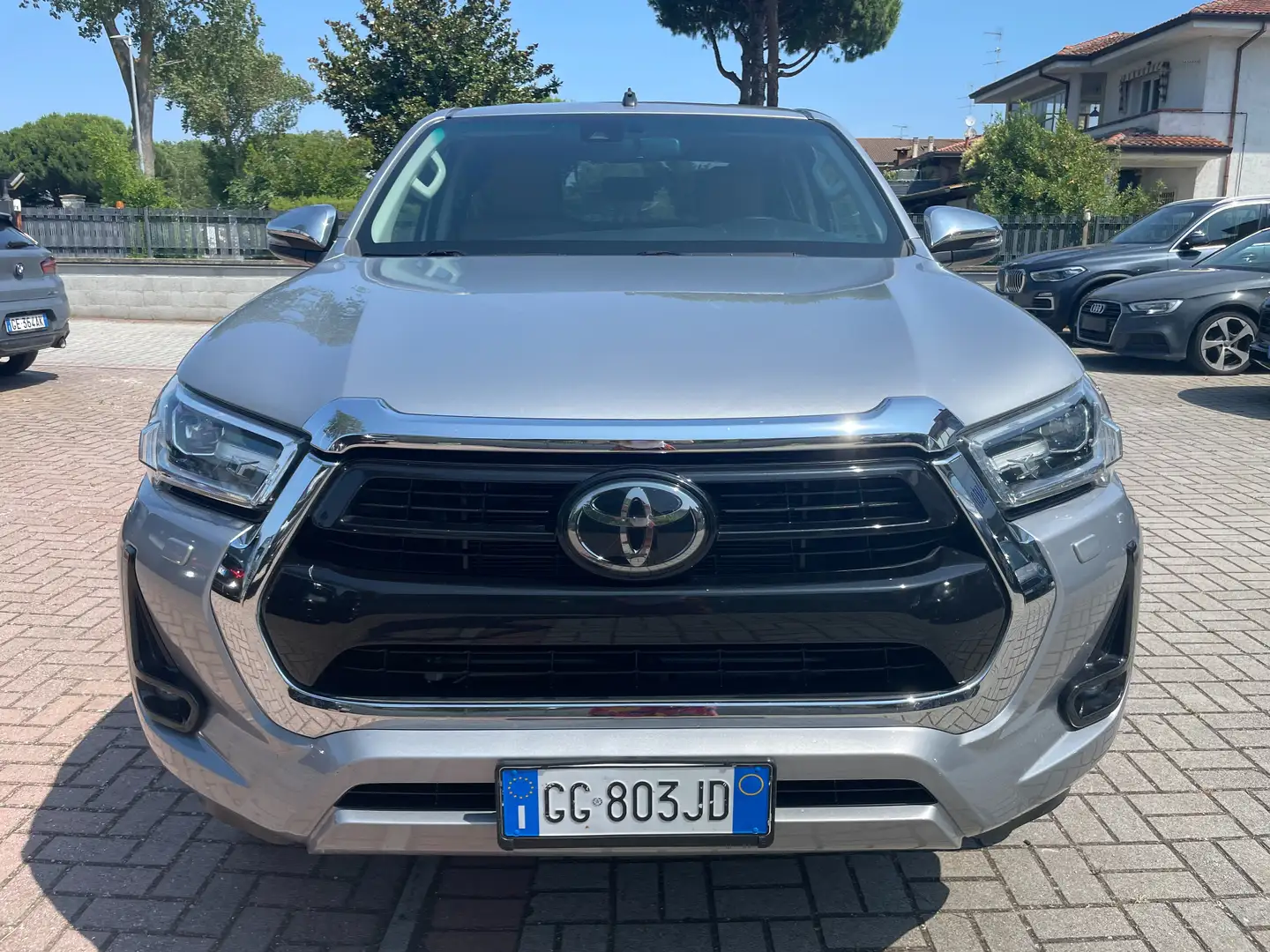Toyota Hilux 2.4 d-4d double cab Executive 4wd auto Argento - 2