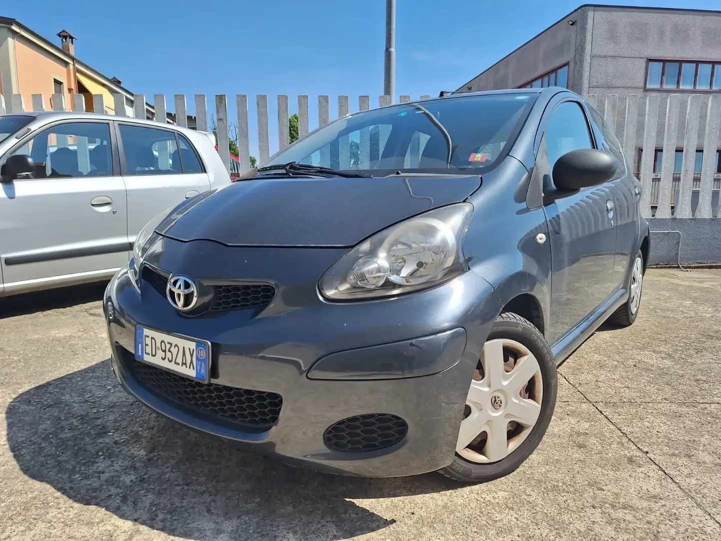 Toyota Aygo 1.0 12V VVT-i 5 porte Sol Grigio - 1