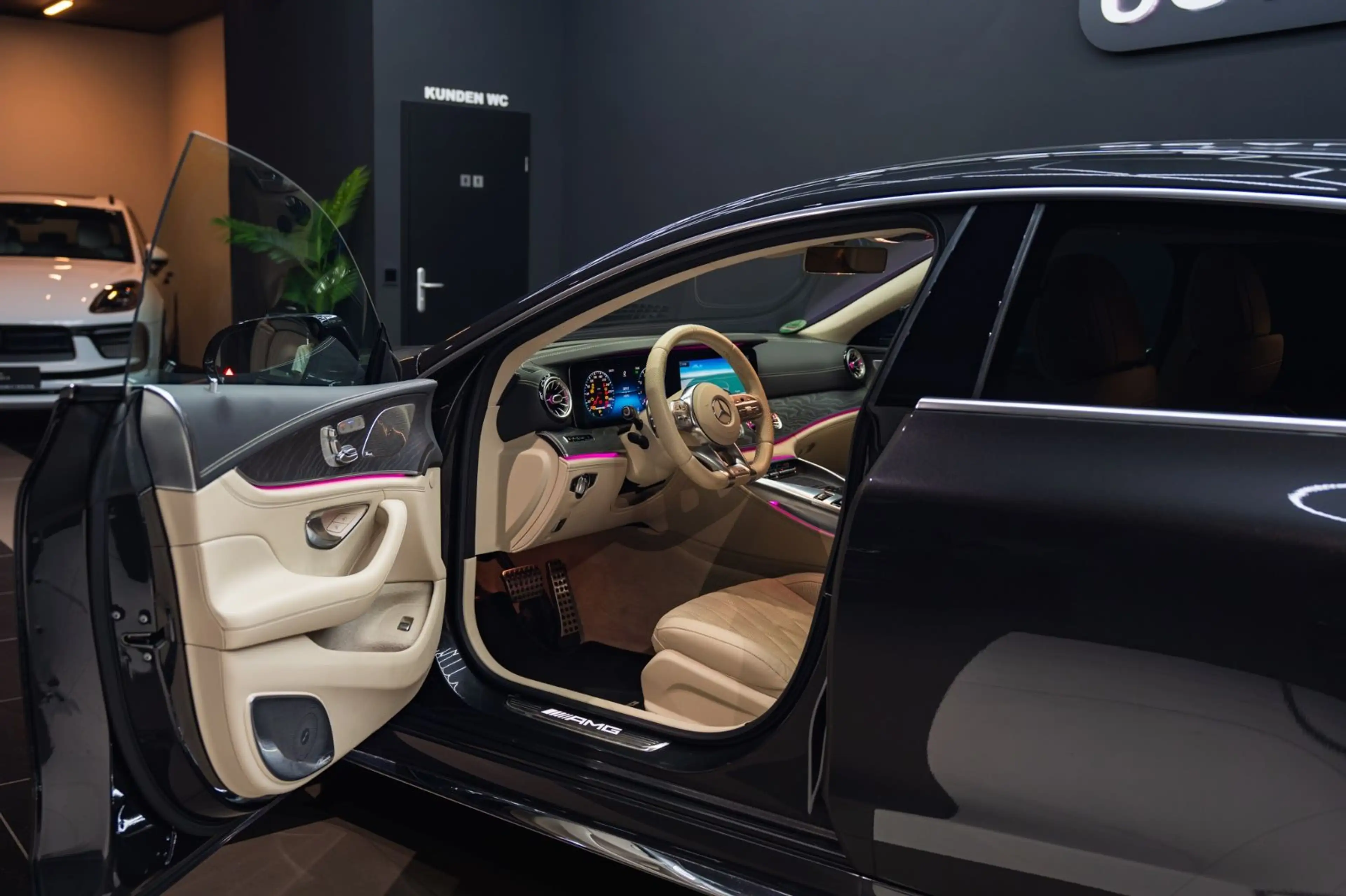 Mercedes-Benz AMG GT 53 4Matic+*BURM*360*MASSAGE*V8*1HAND*VOLL — photo 9