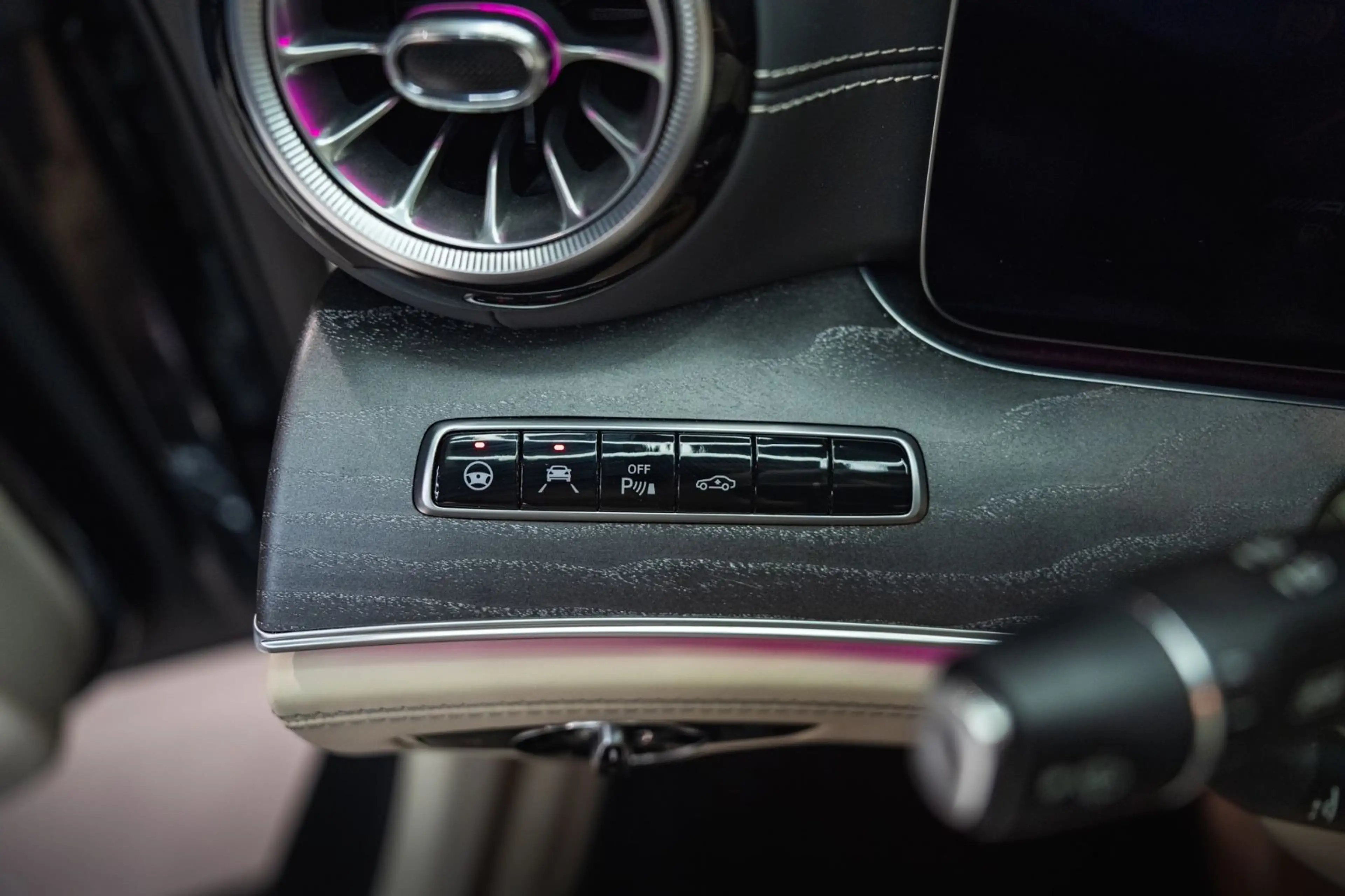 Mercedes-Benz AMG GT 53 4Matic+*BURM*360*MASSAGE*V8*1HAND*VOLL — photo 15