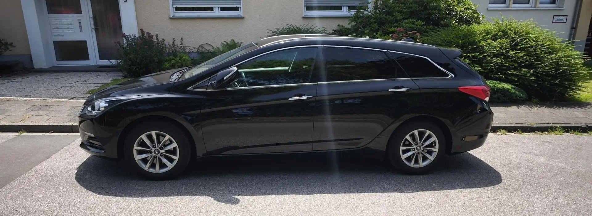 Hyundai i40 i40cw Diesel Kombi blue 1.6 CRDi DCT Space Schwarz - 1