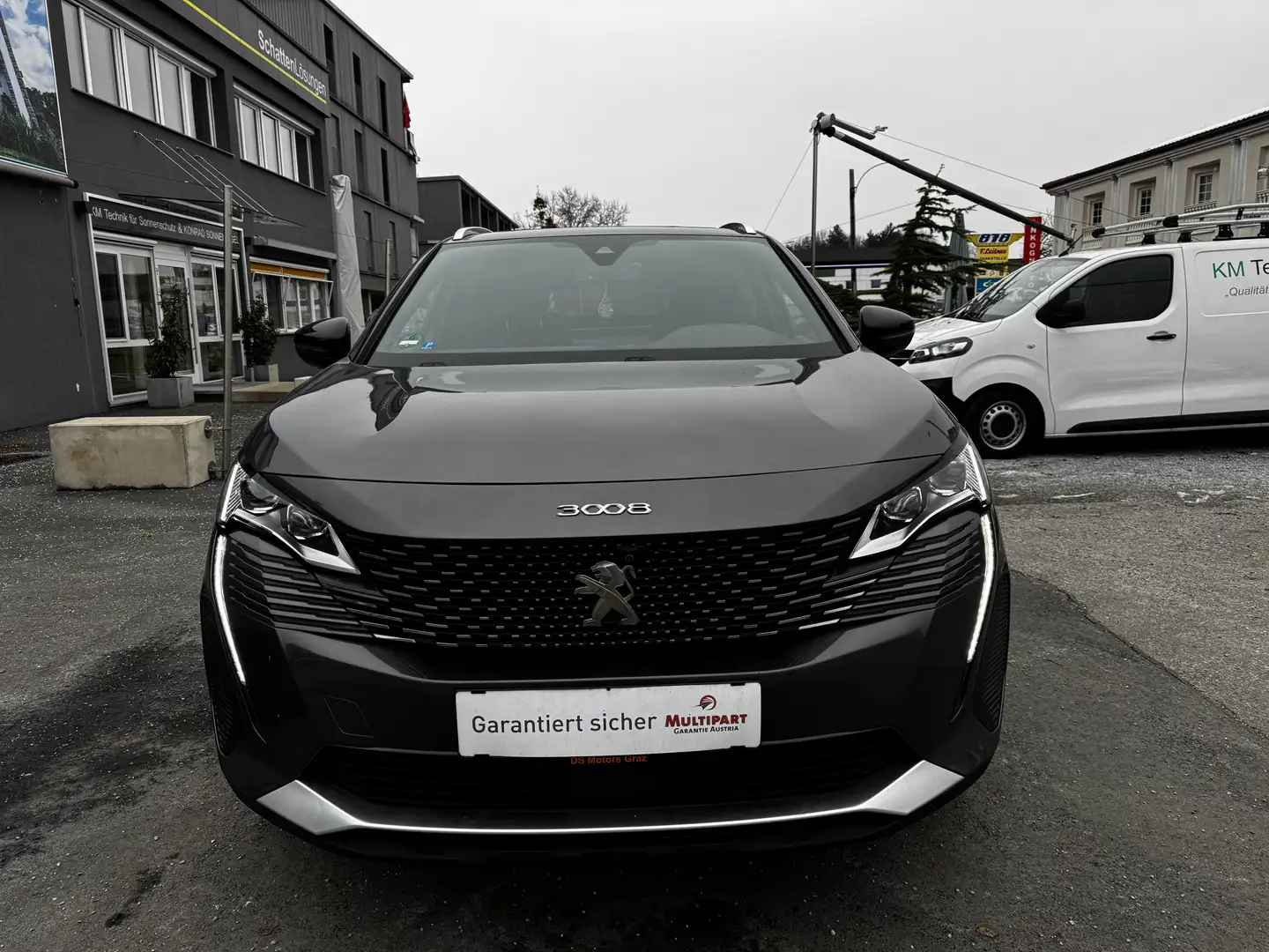 Peugeot 3008 BlueHDi 130 S&S EAT8 GT *Panorama, FOCAL; MASSAGE* Grau - 2