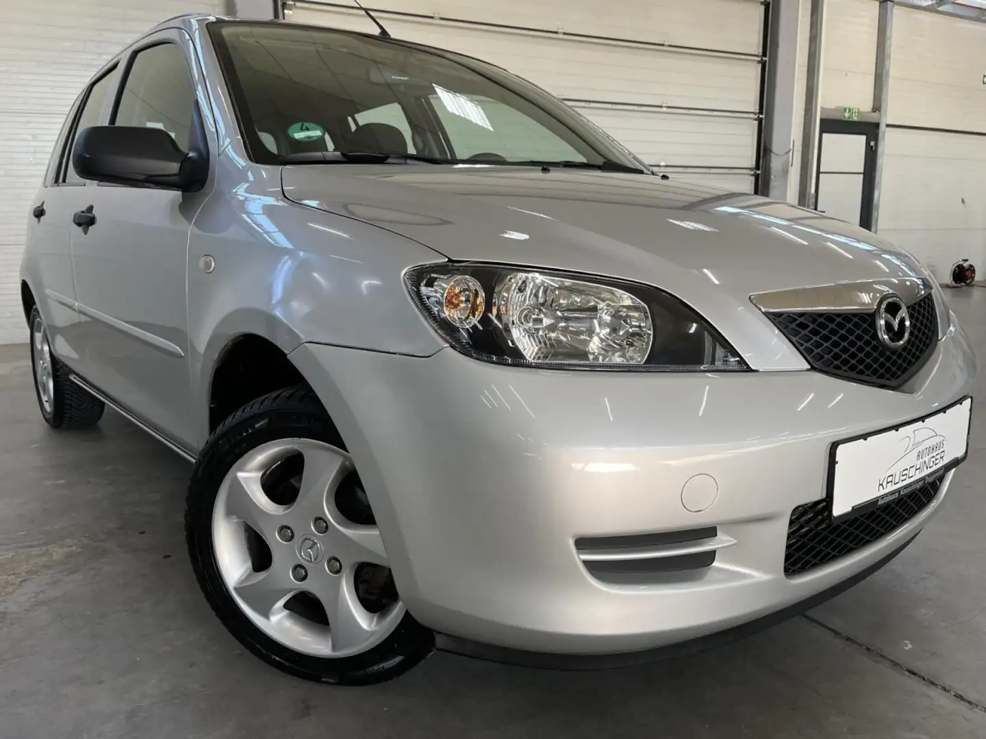 Mazda 2 Lim. 1.4 Exclusive 37tsKM 1.4 KLIMA HU/AU NEU ALU Silber - 2